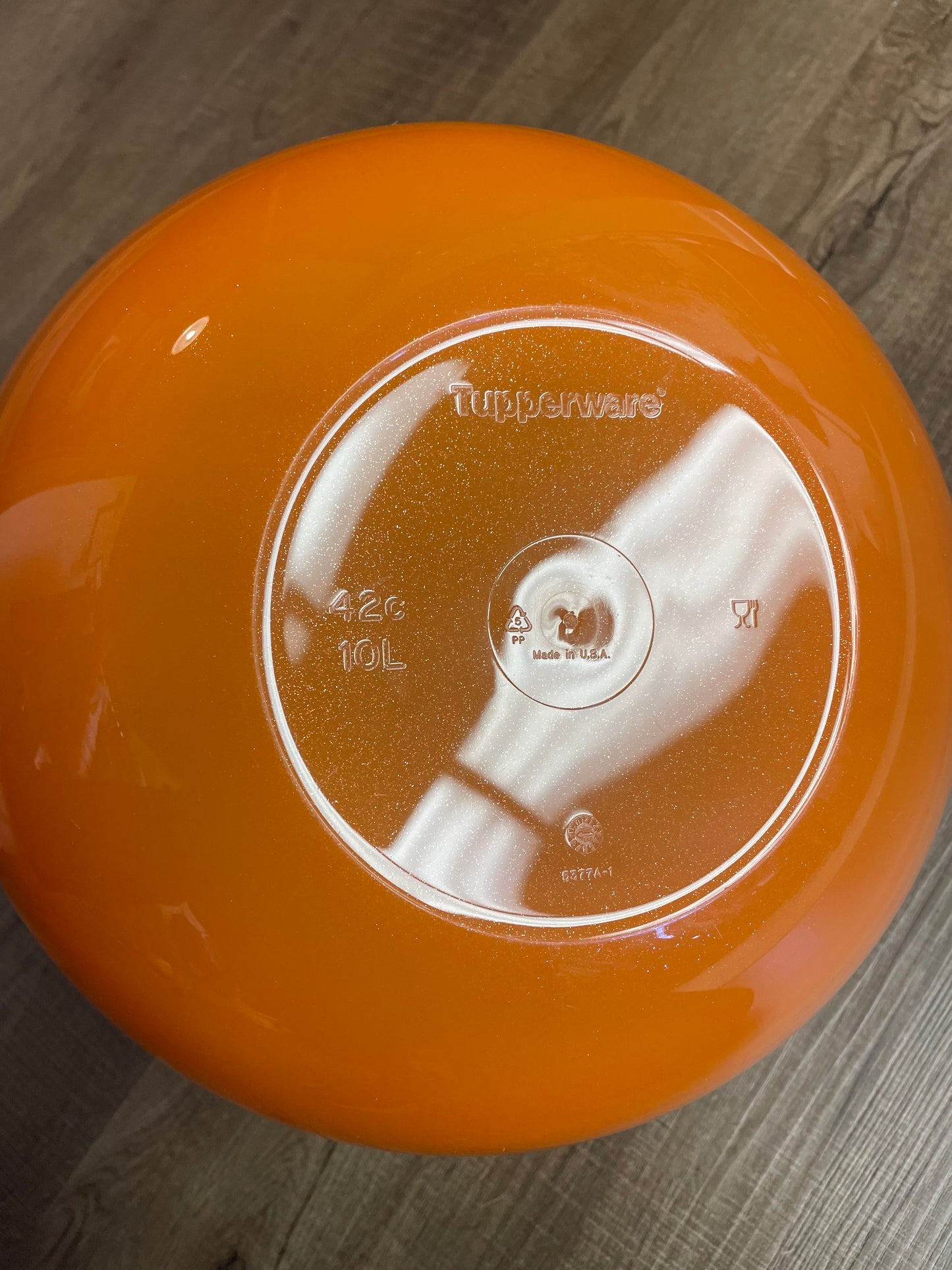 Tupperware Mega Thatsa Bowl 42 Cup Bowl