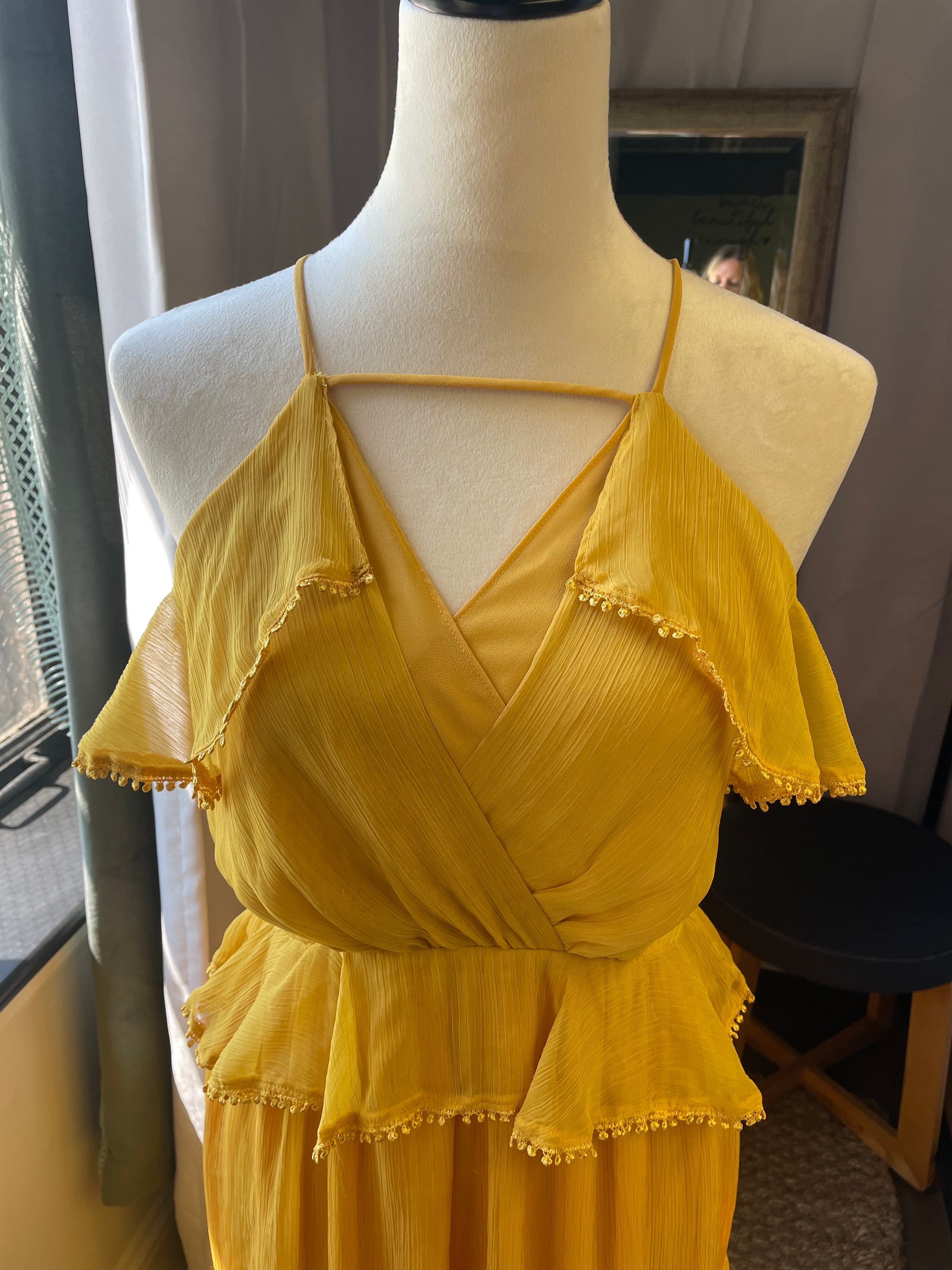 Adelyn Rae Cascading Ruffle V-Neck Maxi Dress (S) - BinxBerry Consignment