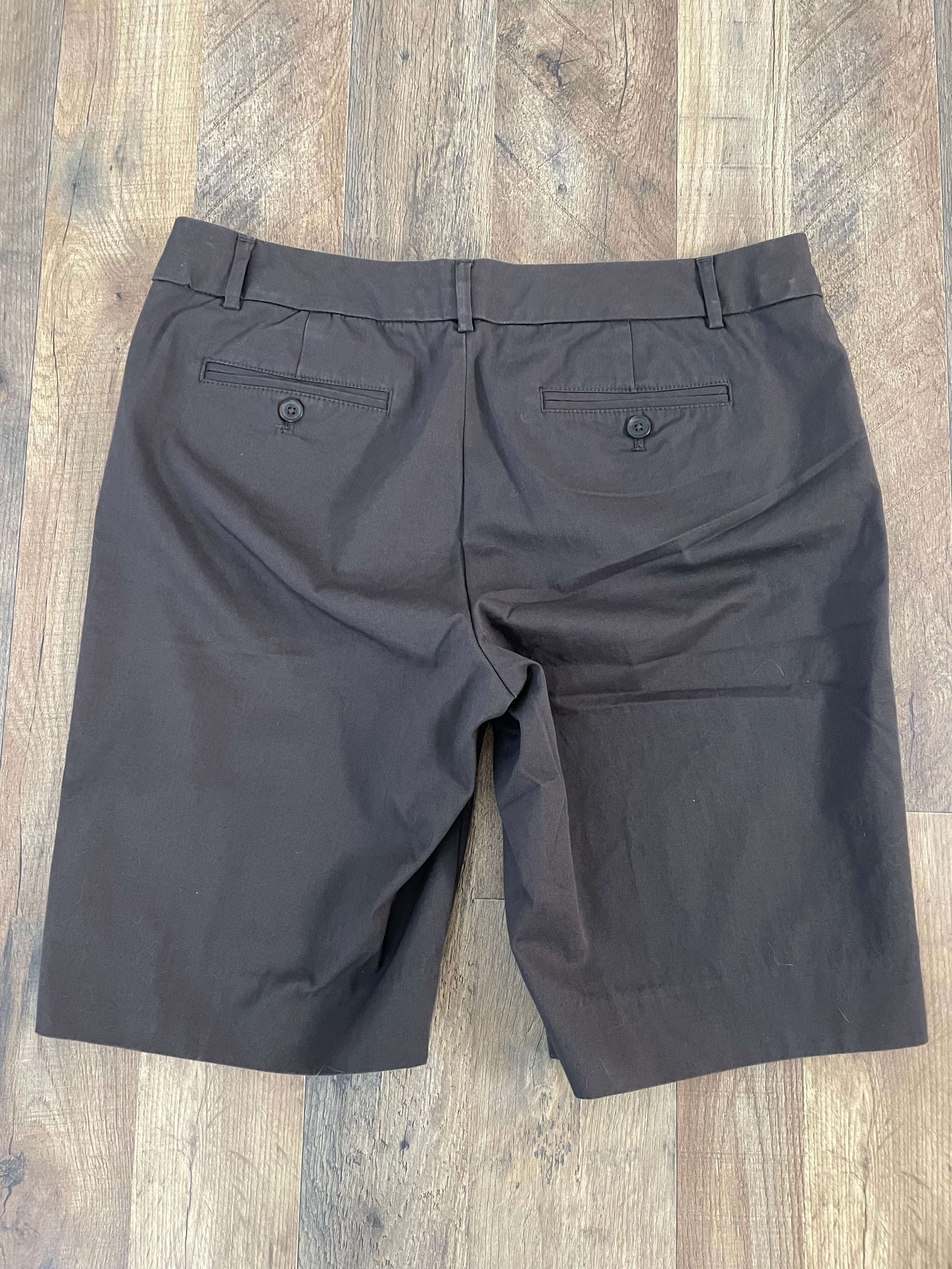 GAP Stretch Women's Bermuda Short (10) - BinxBerry Consignment