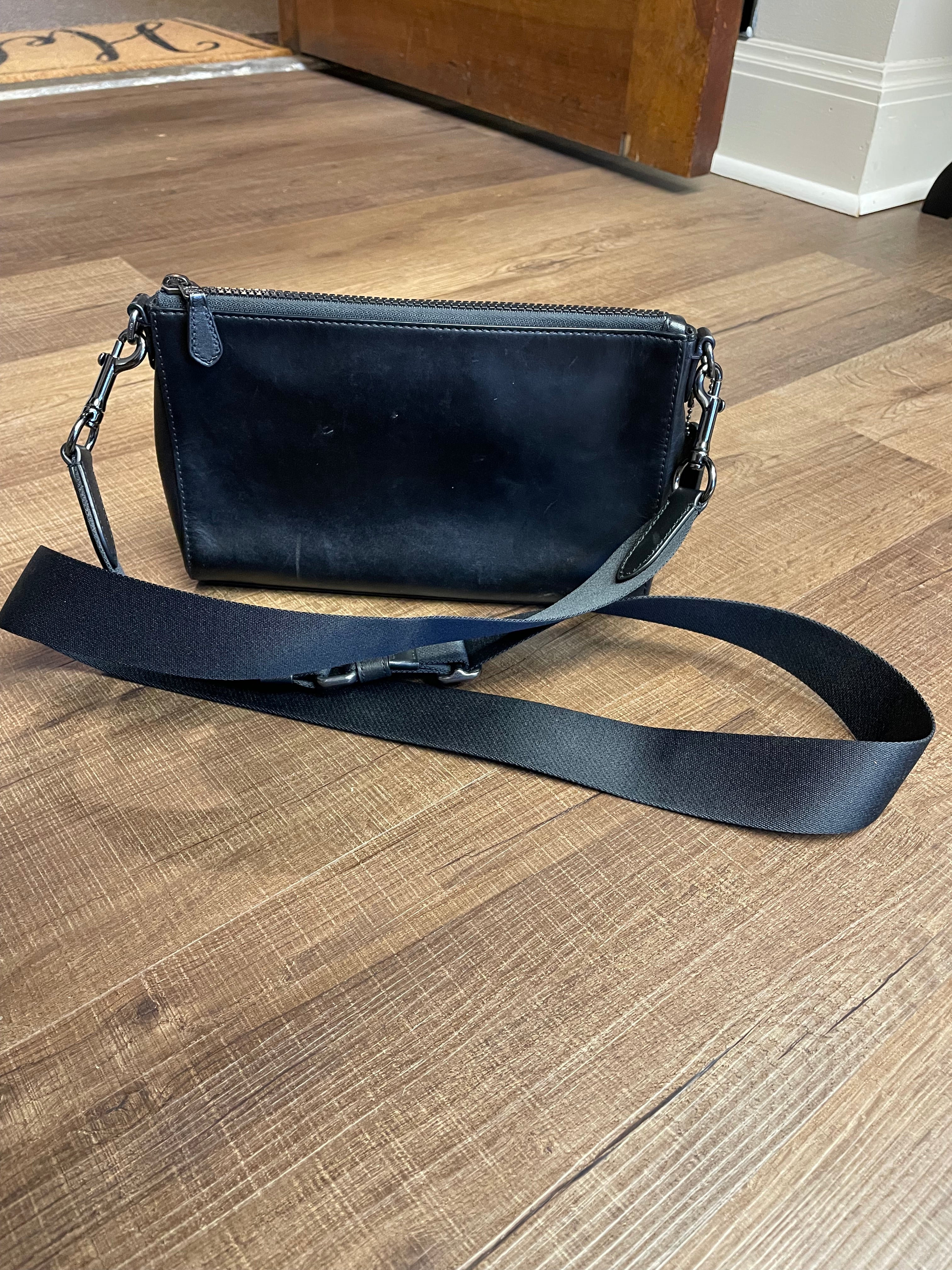 Coach Outlet Holden Crossbody In Signature