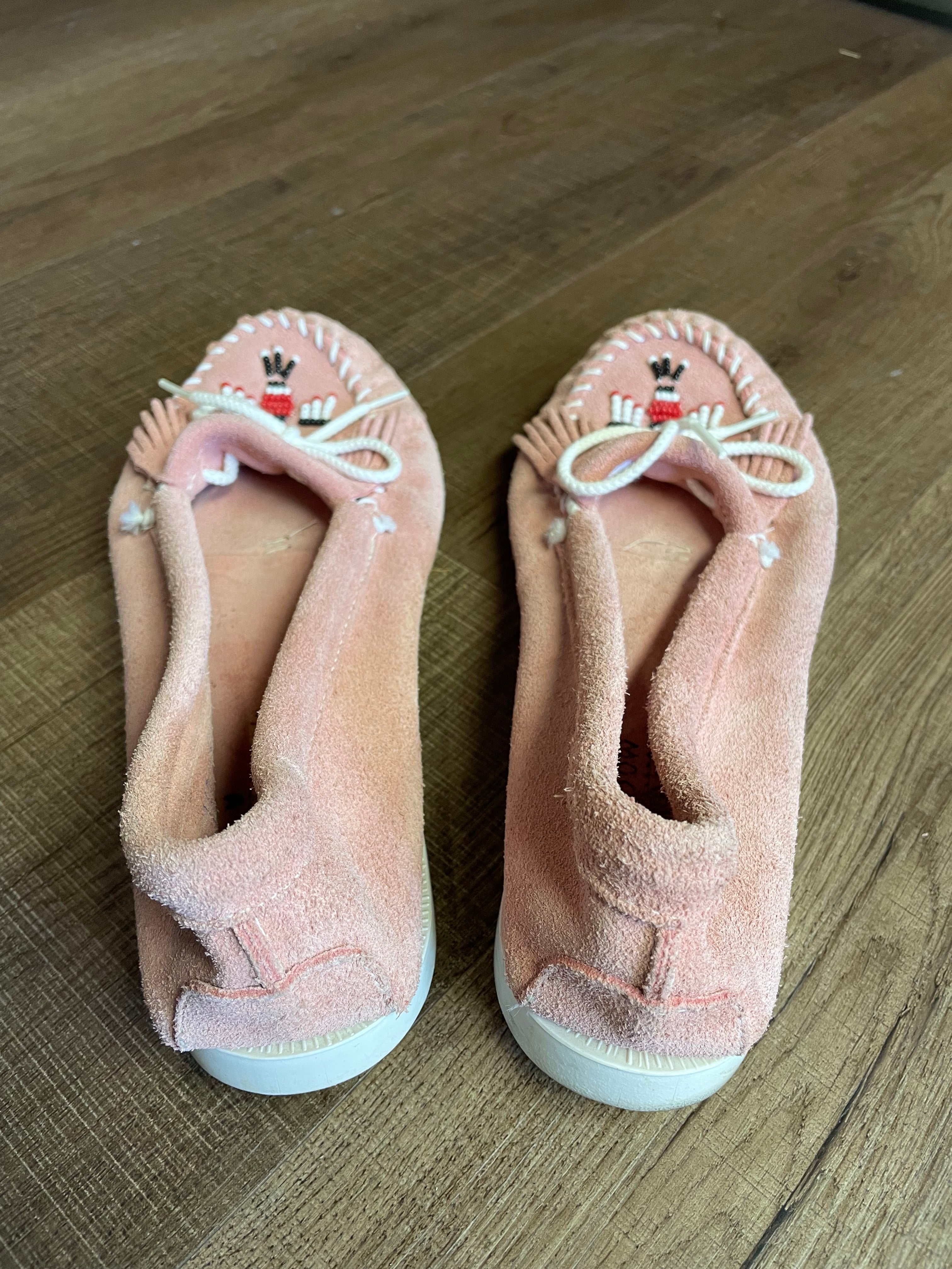 Minnetonka Pink Leather Moccasins (10)
