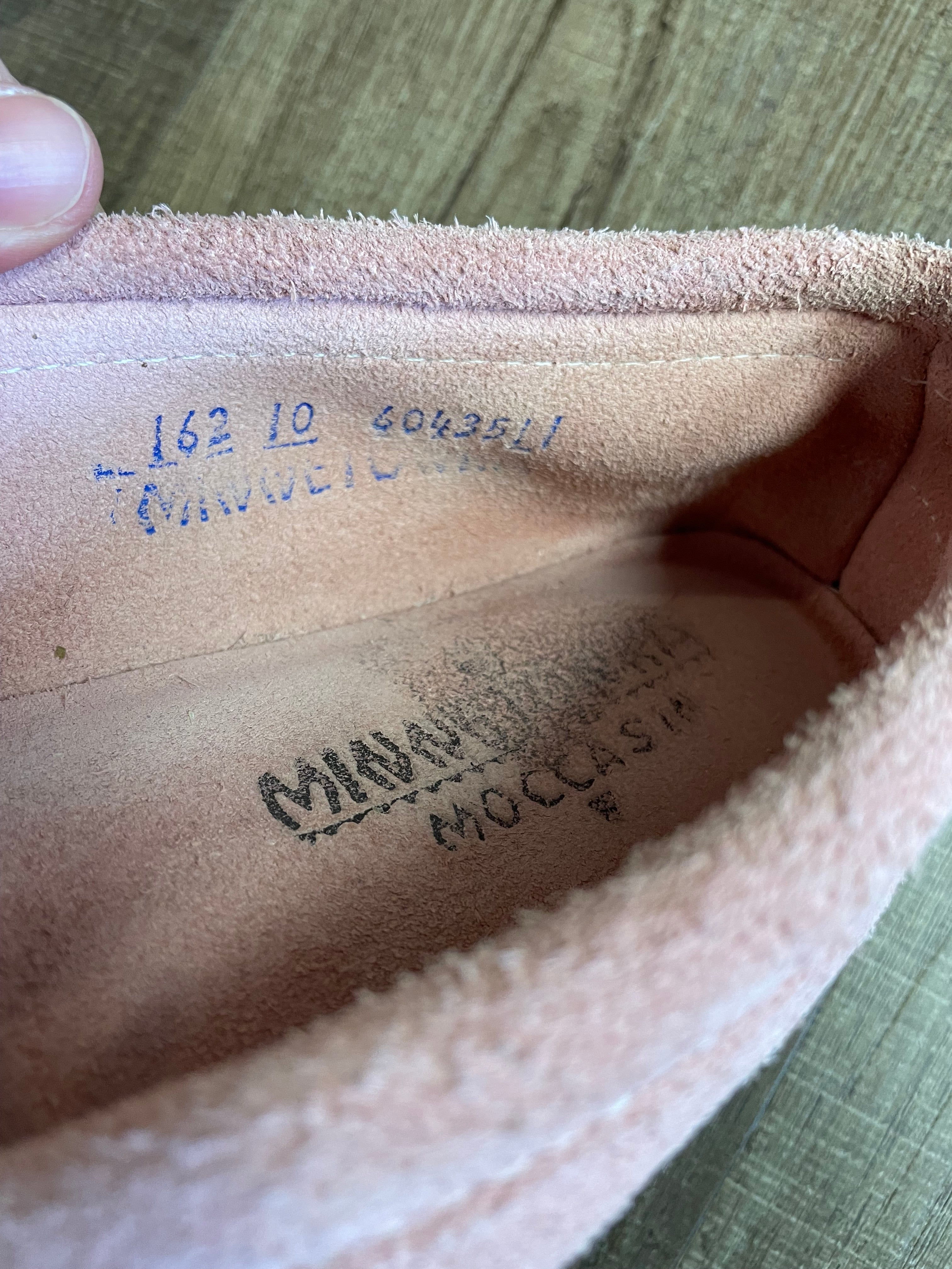 Minnetonka Pink Leather Moccasins (10)