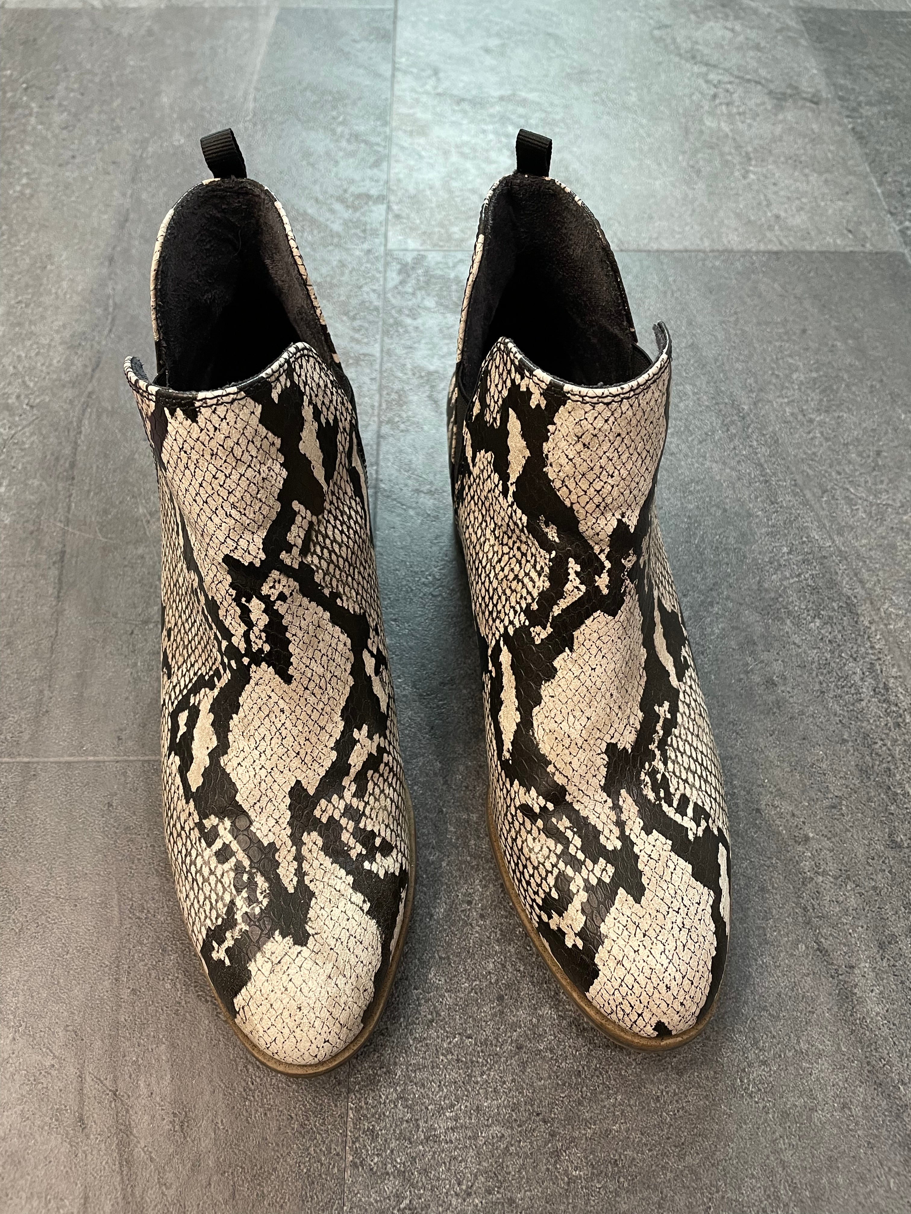 Dr Scholl's Snakeskin Booties (9M)