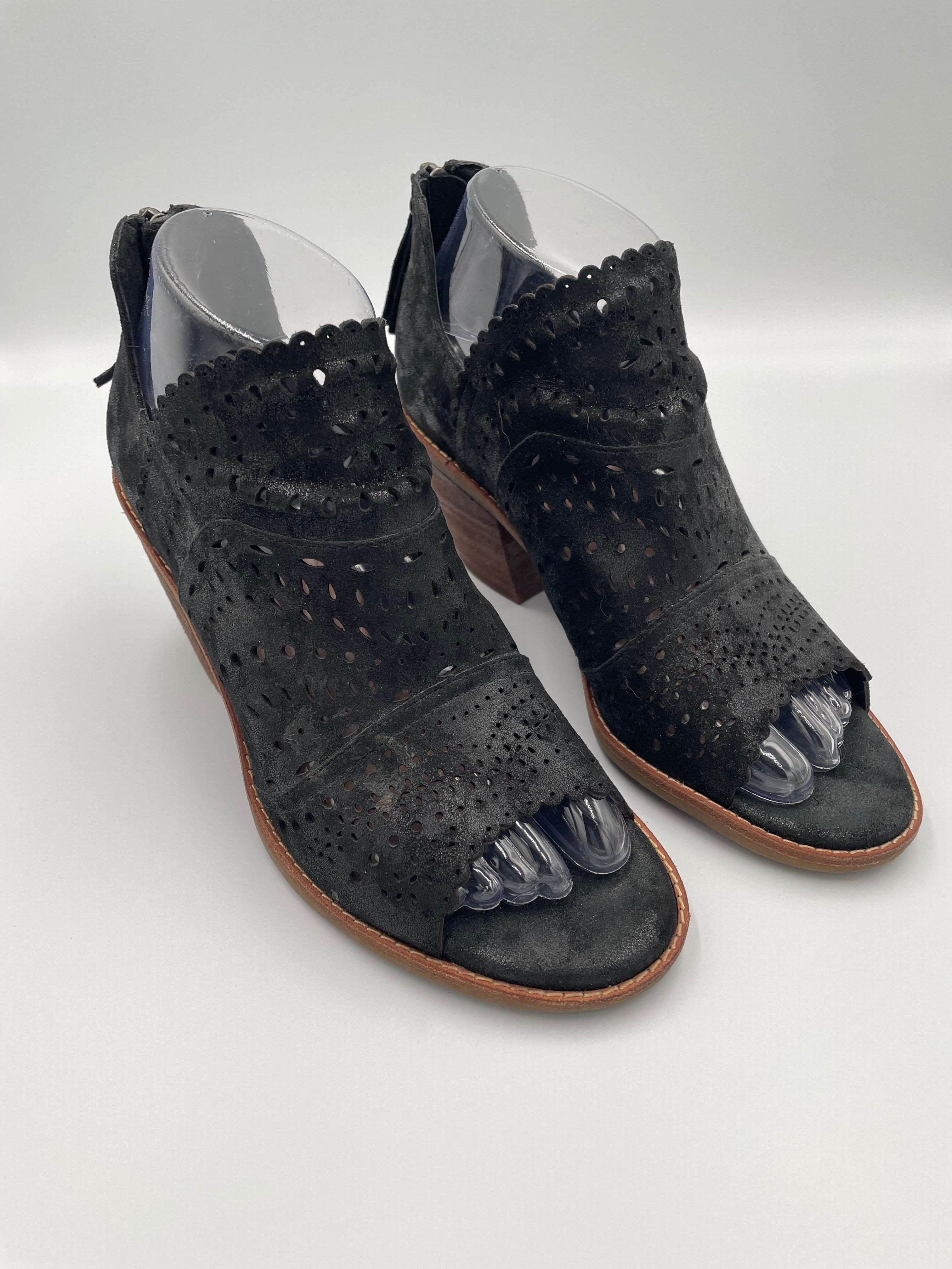 Sofft Women's Millard Open Toed Booties (7)