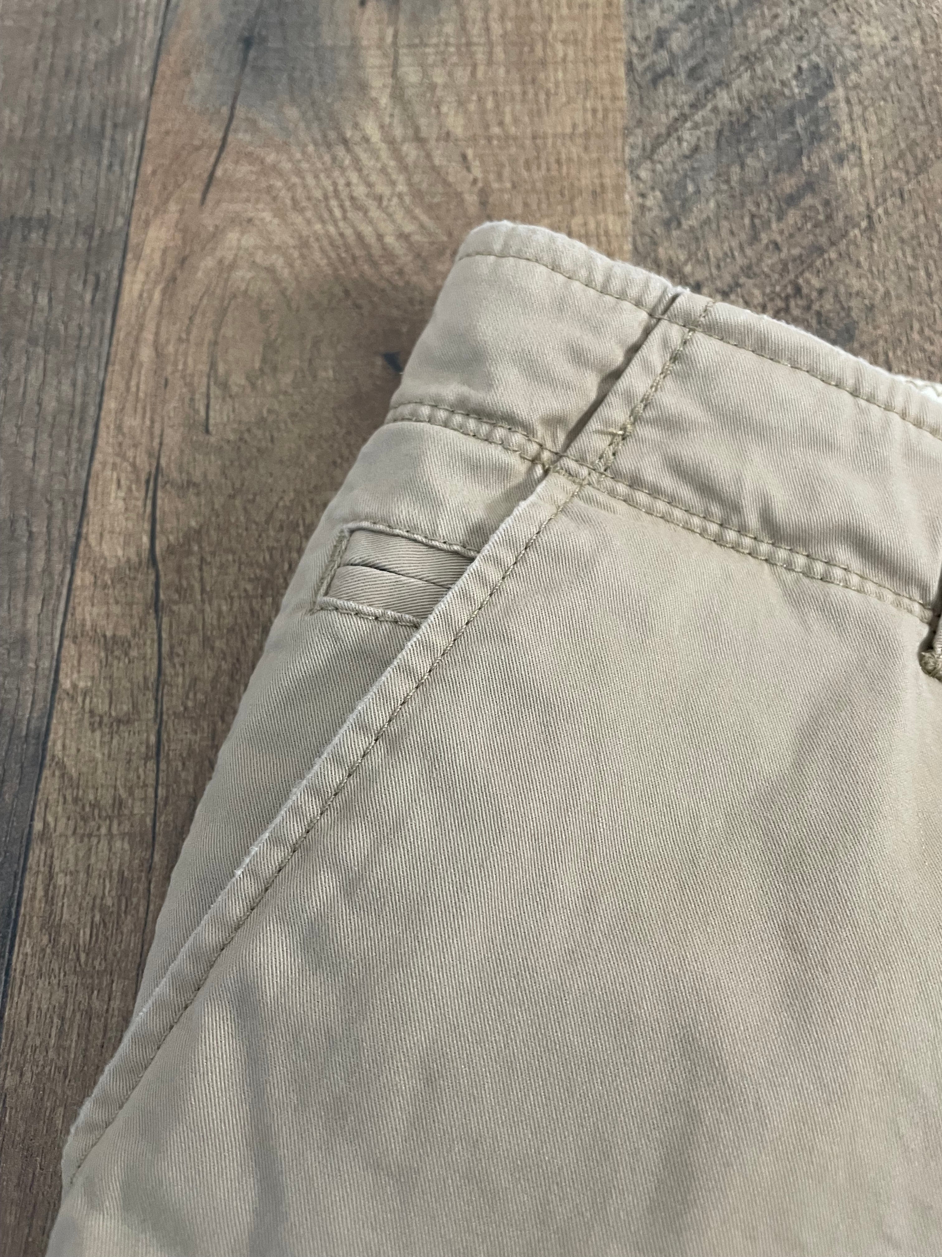 Old Navy Low Rise Women's Bermuda Shorts (12) - BinxBerry Consignment