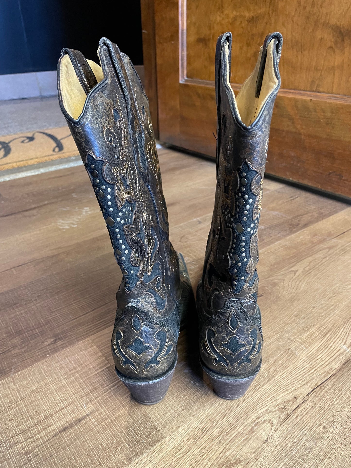 Corral Women's Embellished Cowboy Boots (8M)