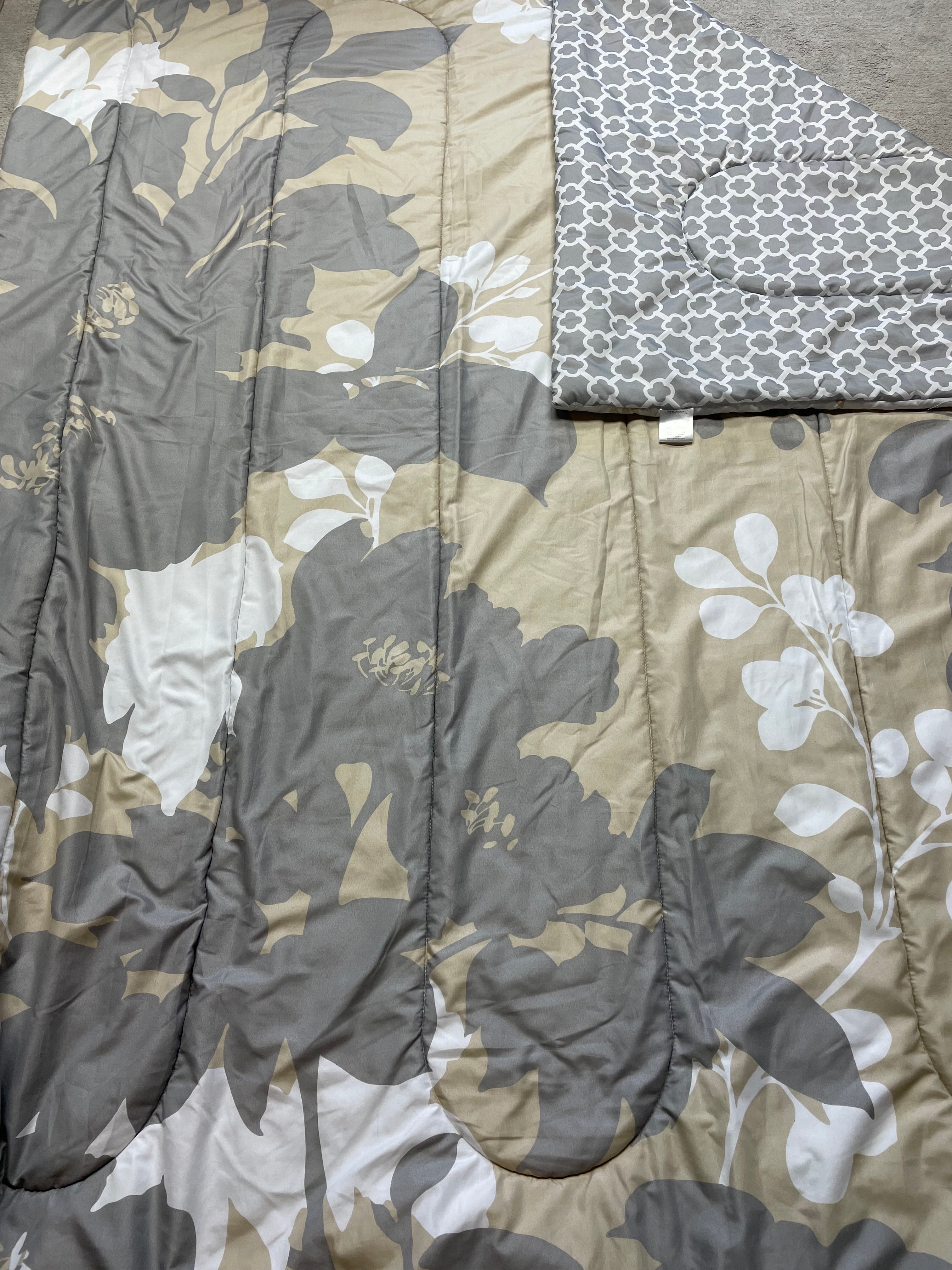 Living Quarters Full Sized Reversible Comforter