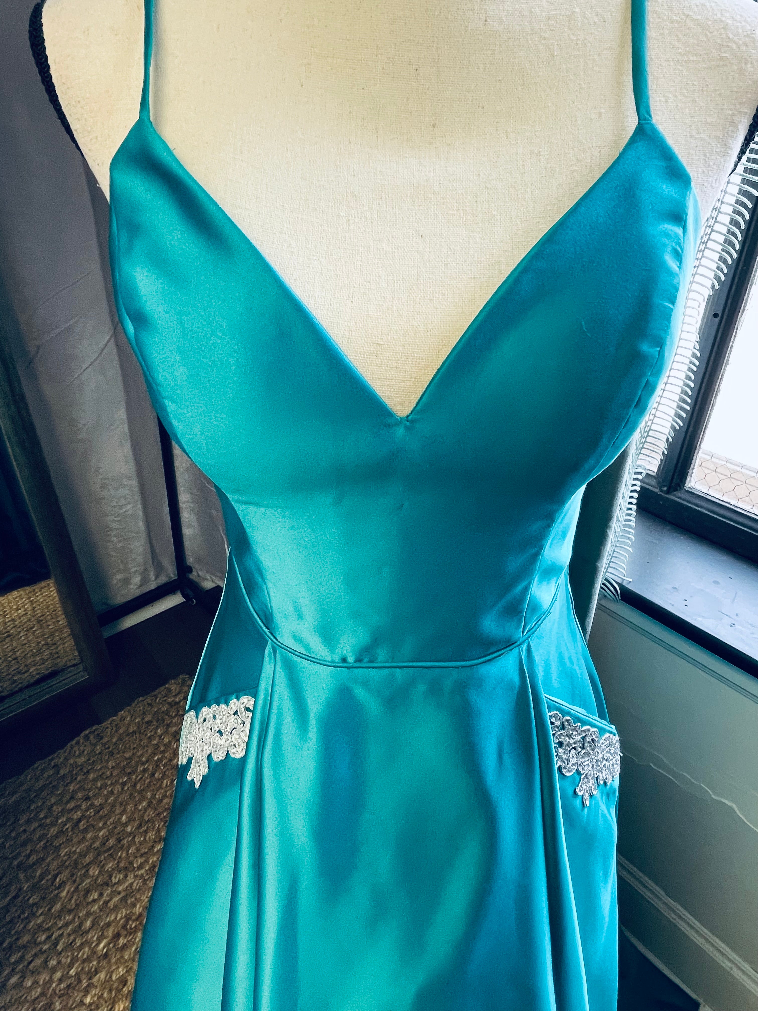 Blondie Nites Satin Formal (1)