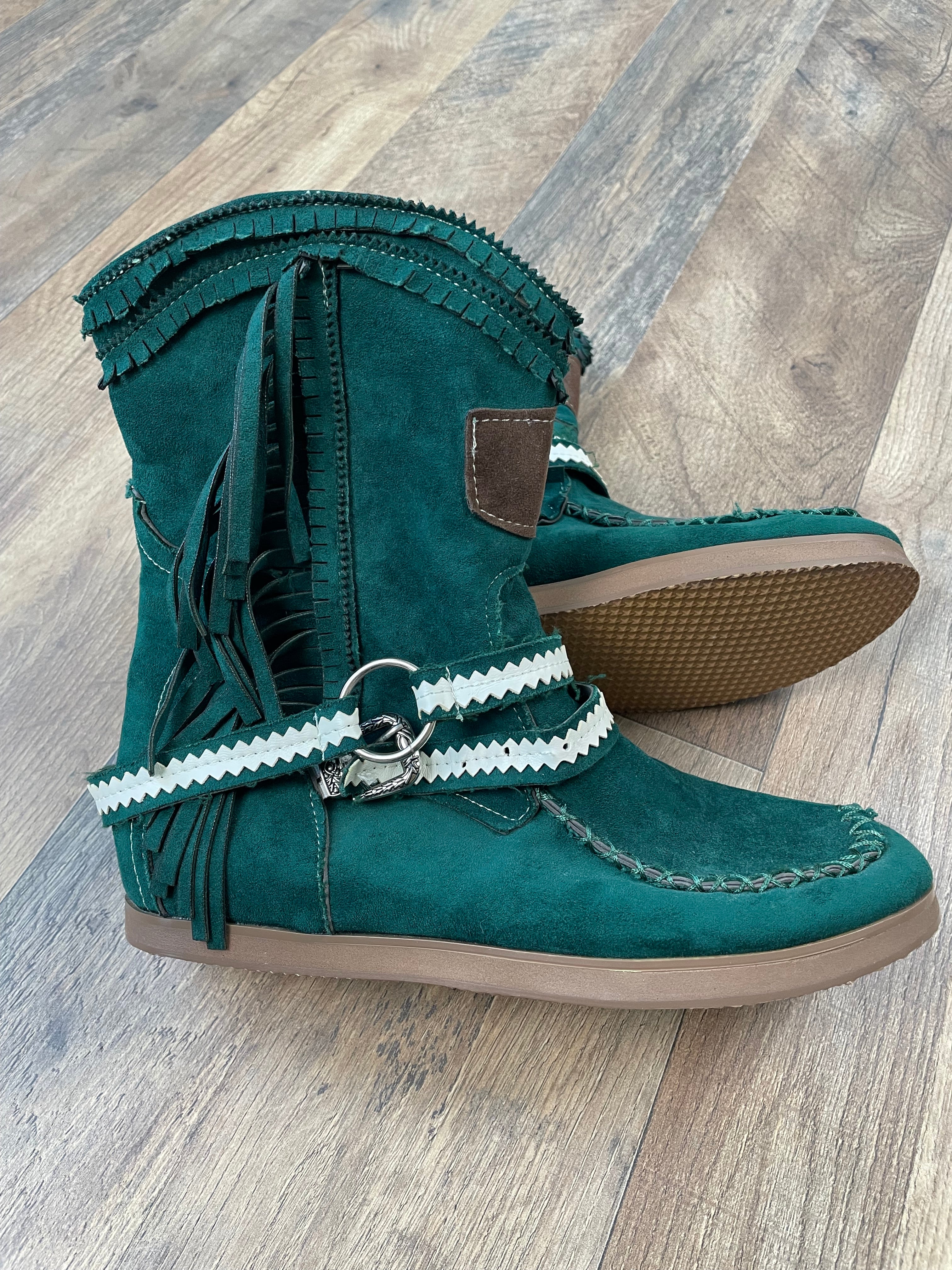 Women's Fashion Fringe Boots (37 EU) - BinxBerry Consignment