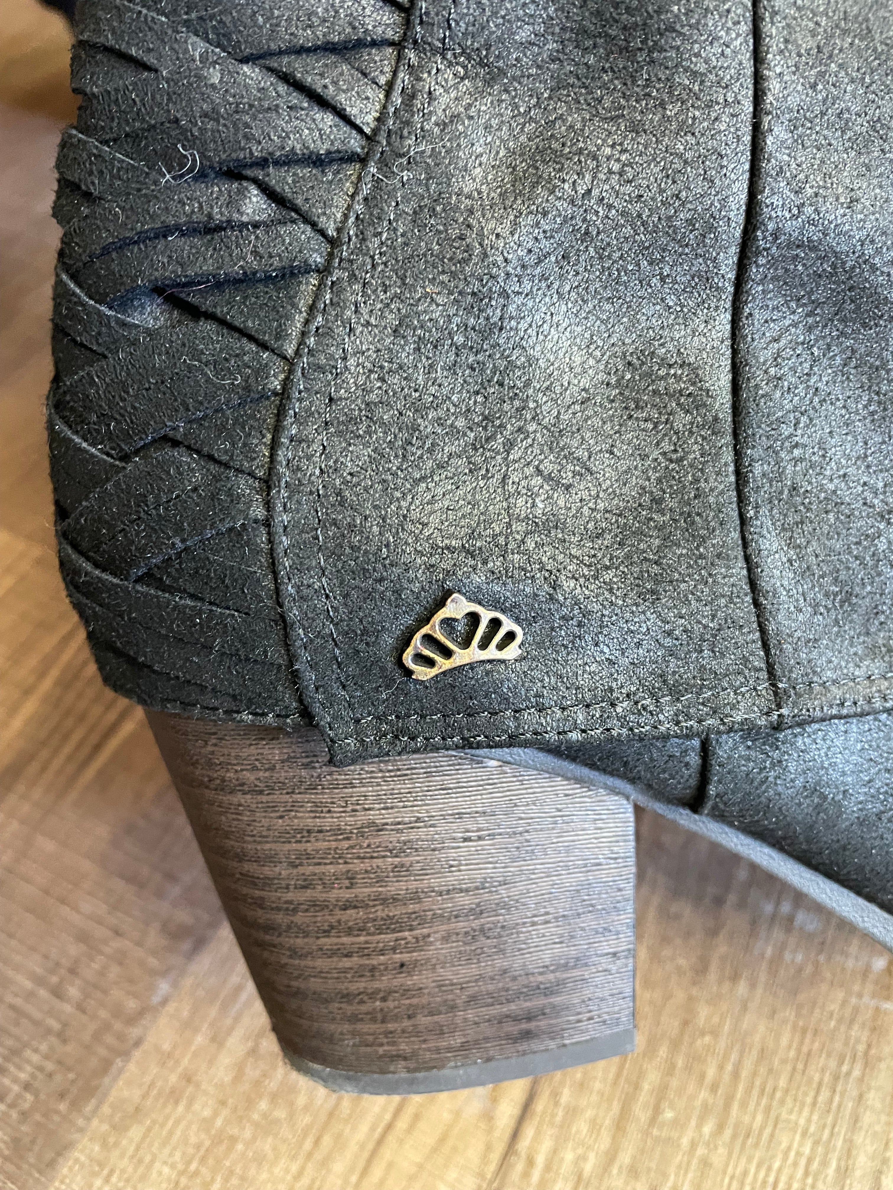 Fergalicious Tinley-T Women's Knee High Boot (9.5W) - BinxBerry Consignment