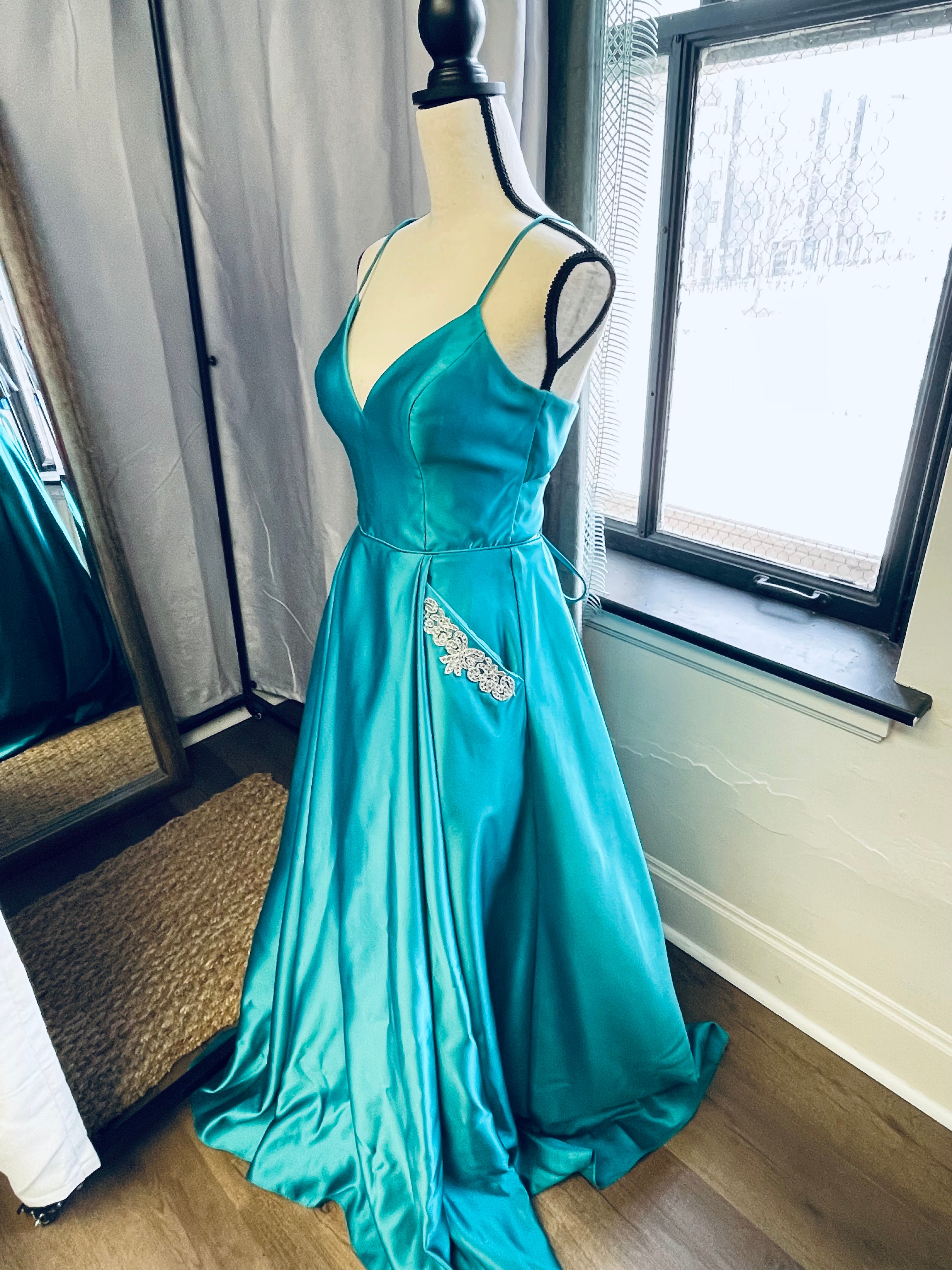 Blondie Nites Satin Formal (1)