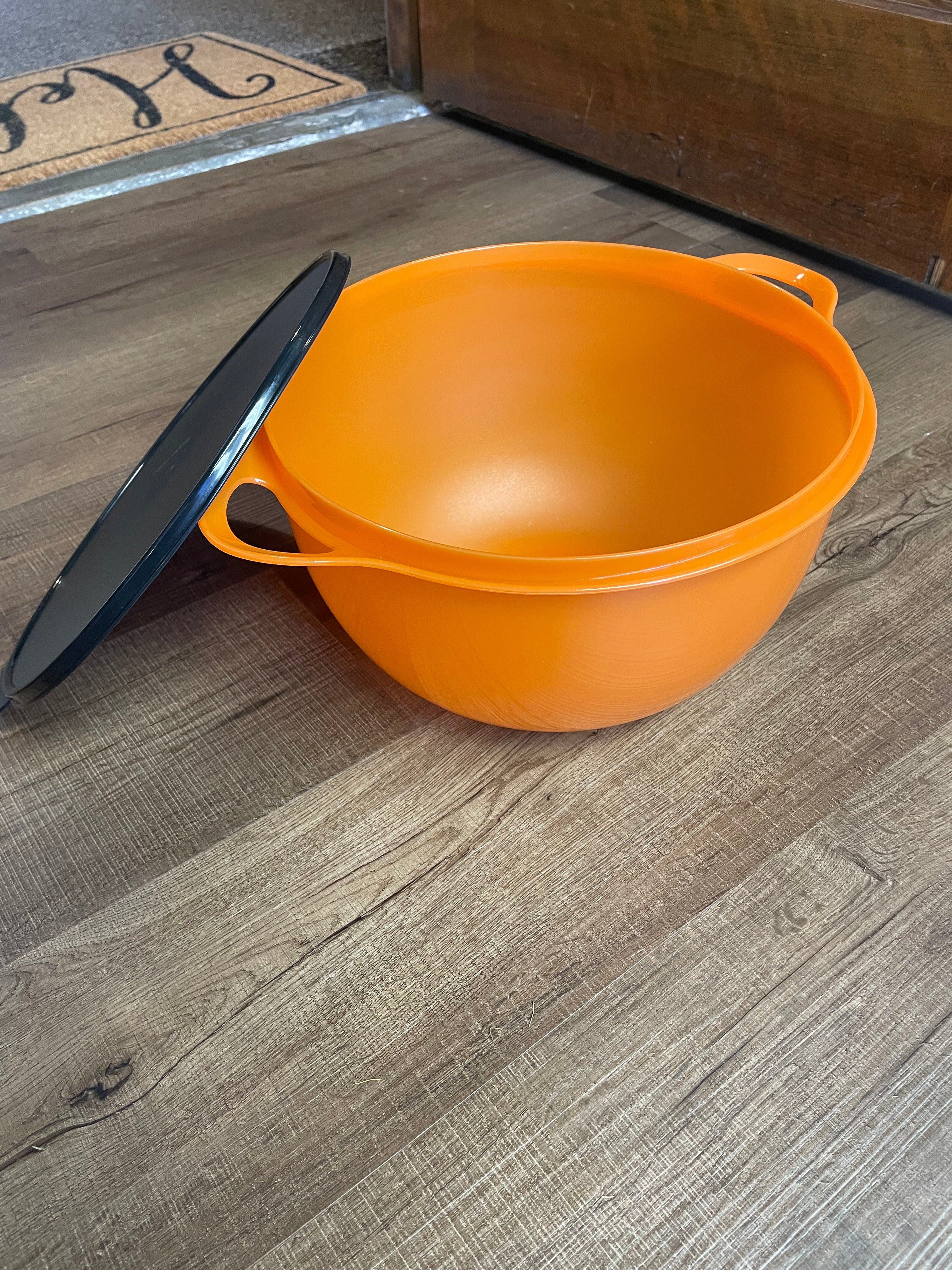 Tupperware Mega Thatsa Bowl 42 Cup Bowl