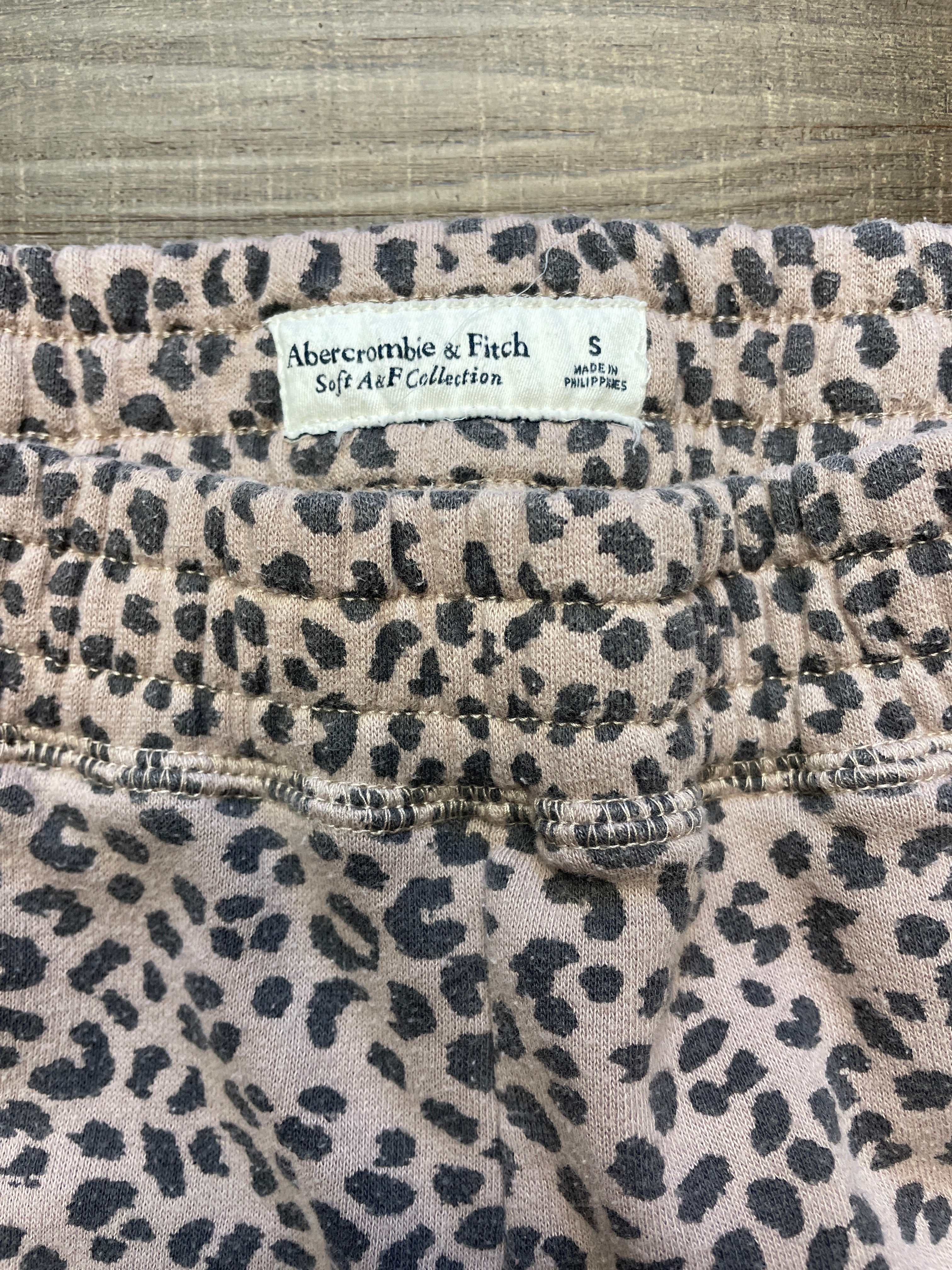 Abercrombie & Fitch Soft AF Leopard Print Jogger Set (S)