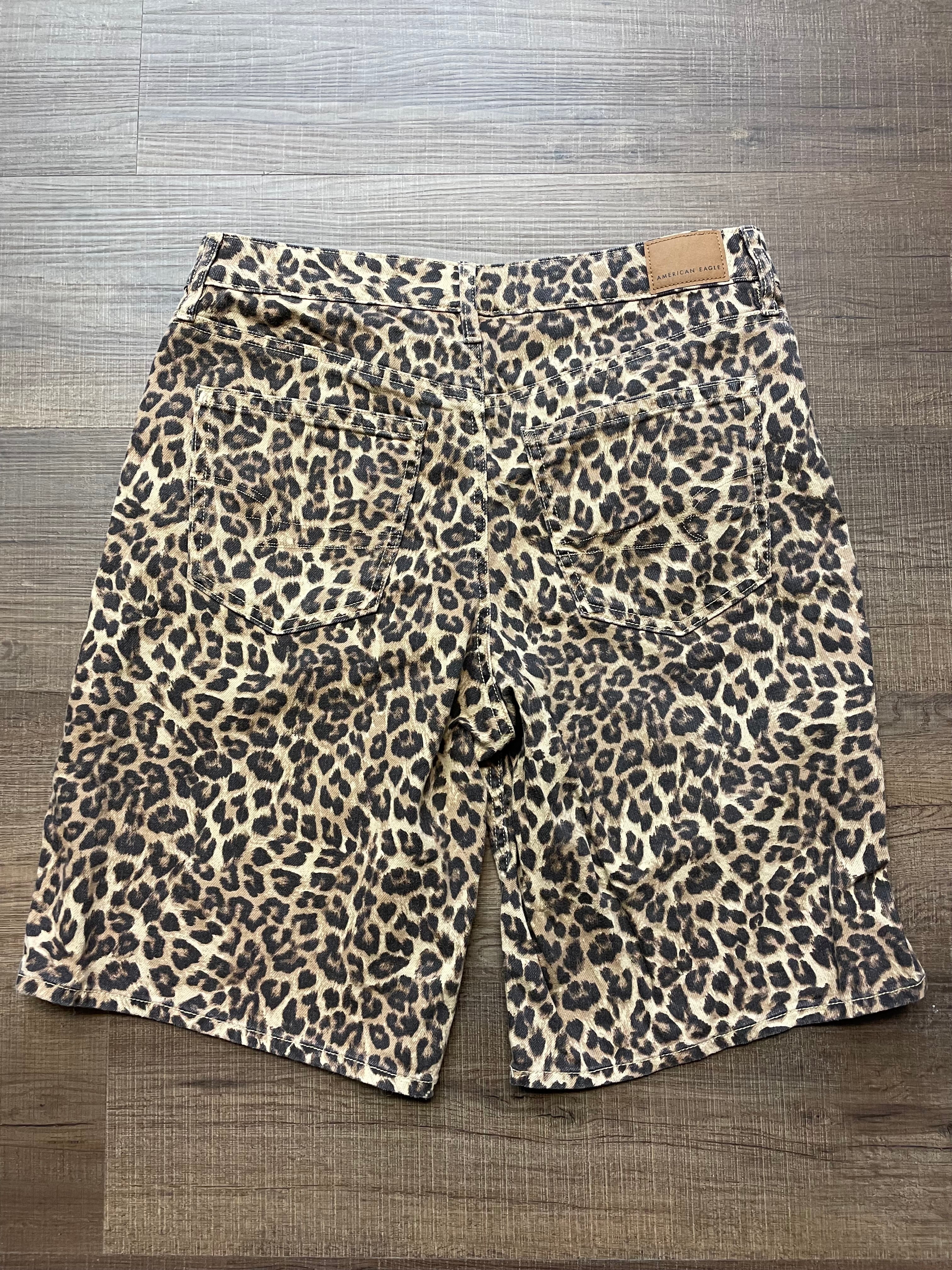 American Eagle Stretch Leopard Print Women's Bermuda Jean Shorts (6) - BinxBerry Consignment