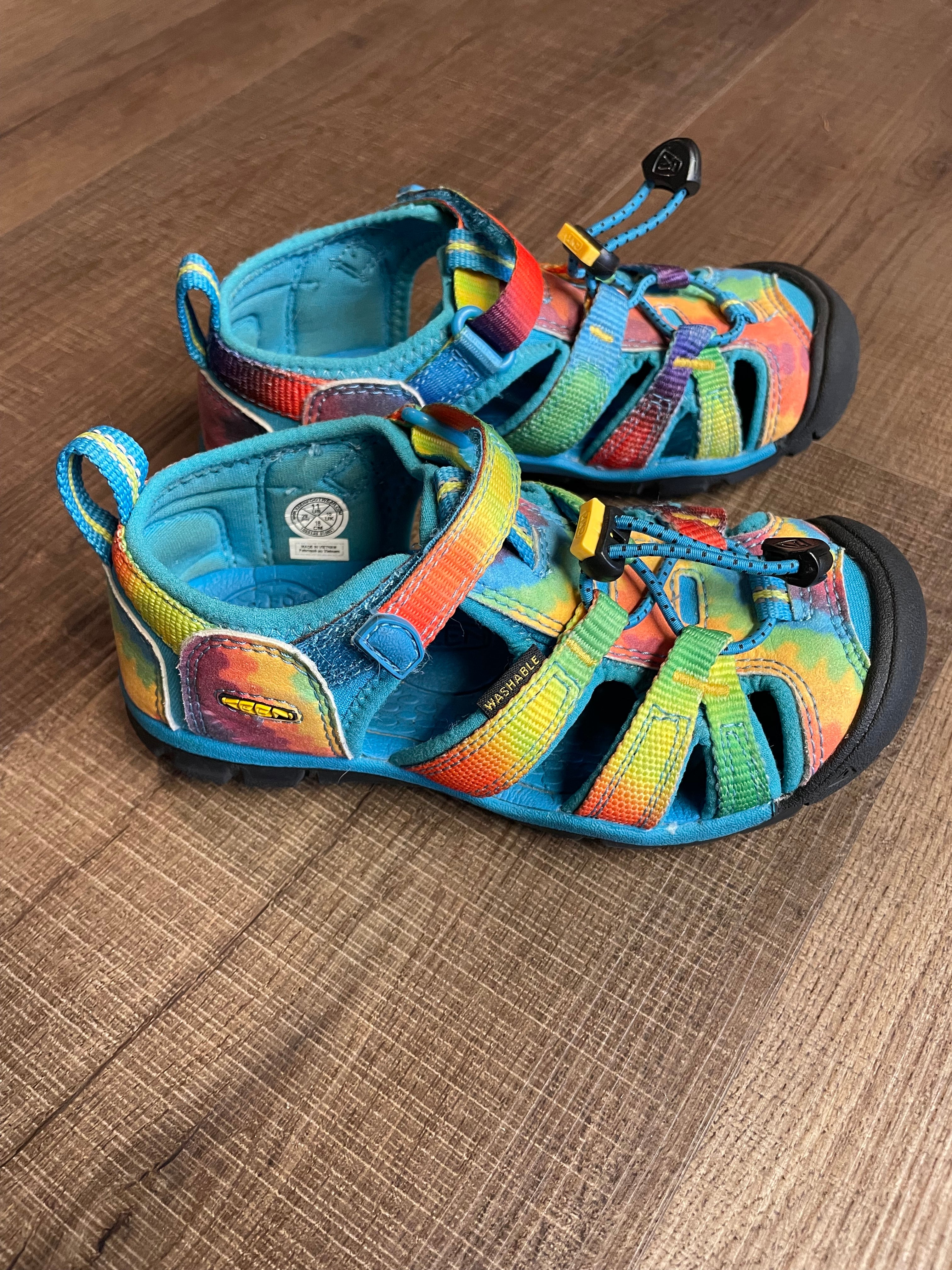 KEEN Toddlers' Seacamp II CNX in the Vivid Blue/Original Tie Dye (11Y) - BinxBerry Consignment