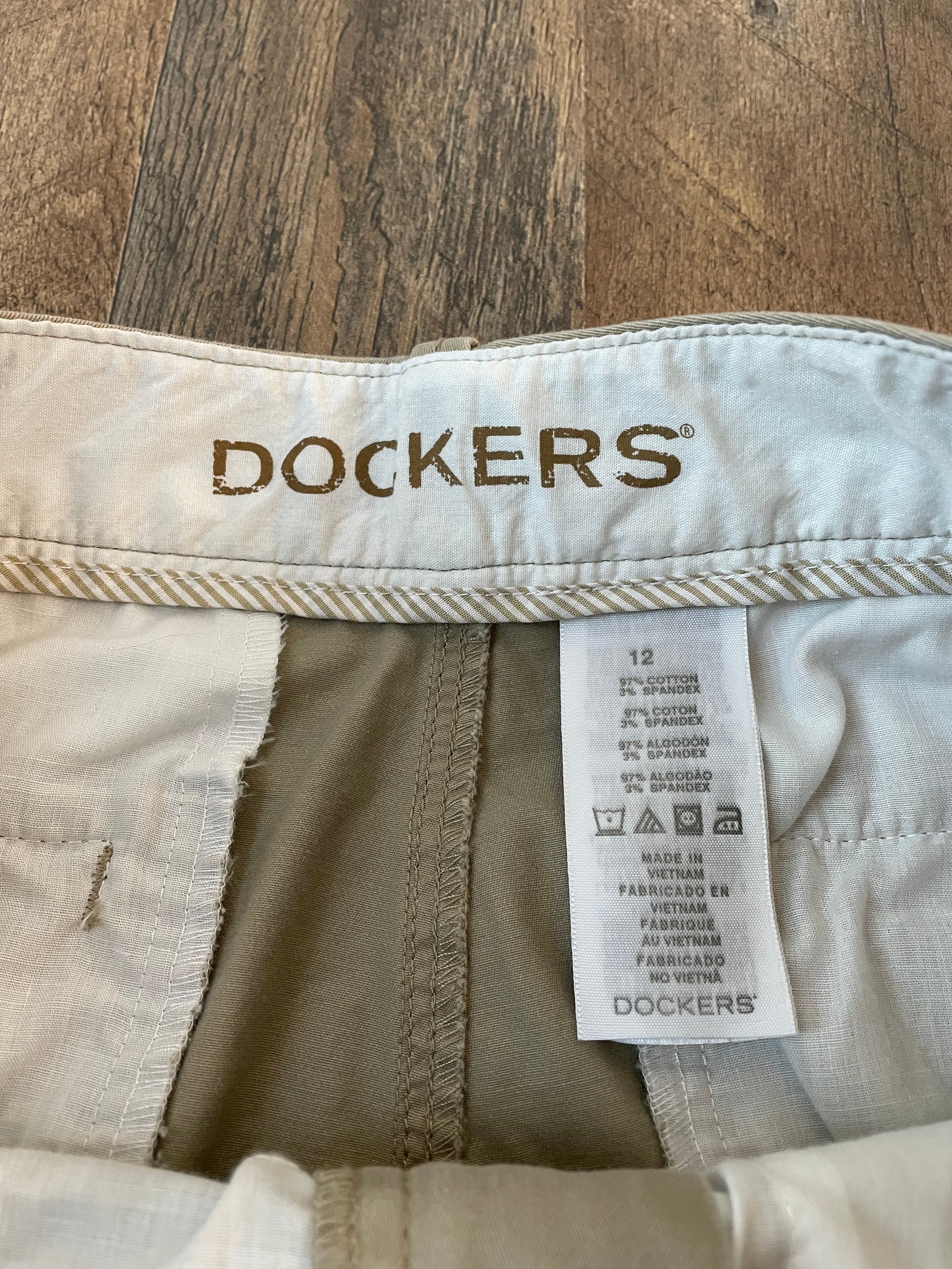 Dockers Women's Khaki Shorts (12) - BinxBerry Consignment