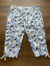 Faded Glory Blue Floral Capris (16)