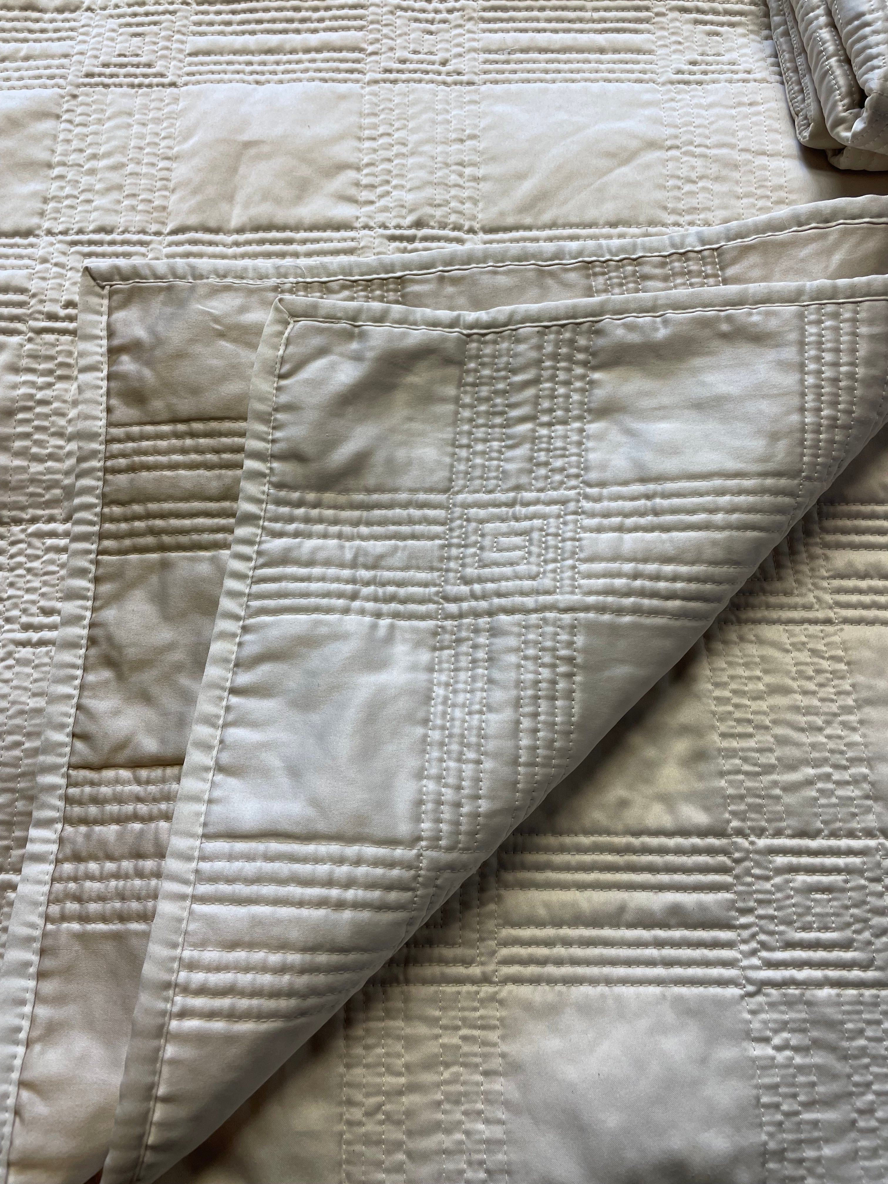 Fieldcrest Luxury Queen Quilt & Standard Shams Ivory