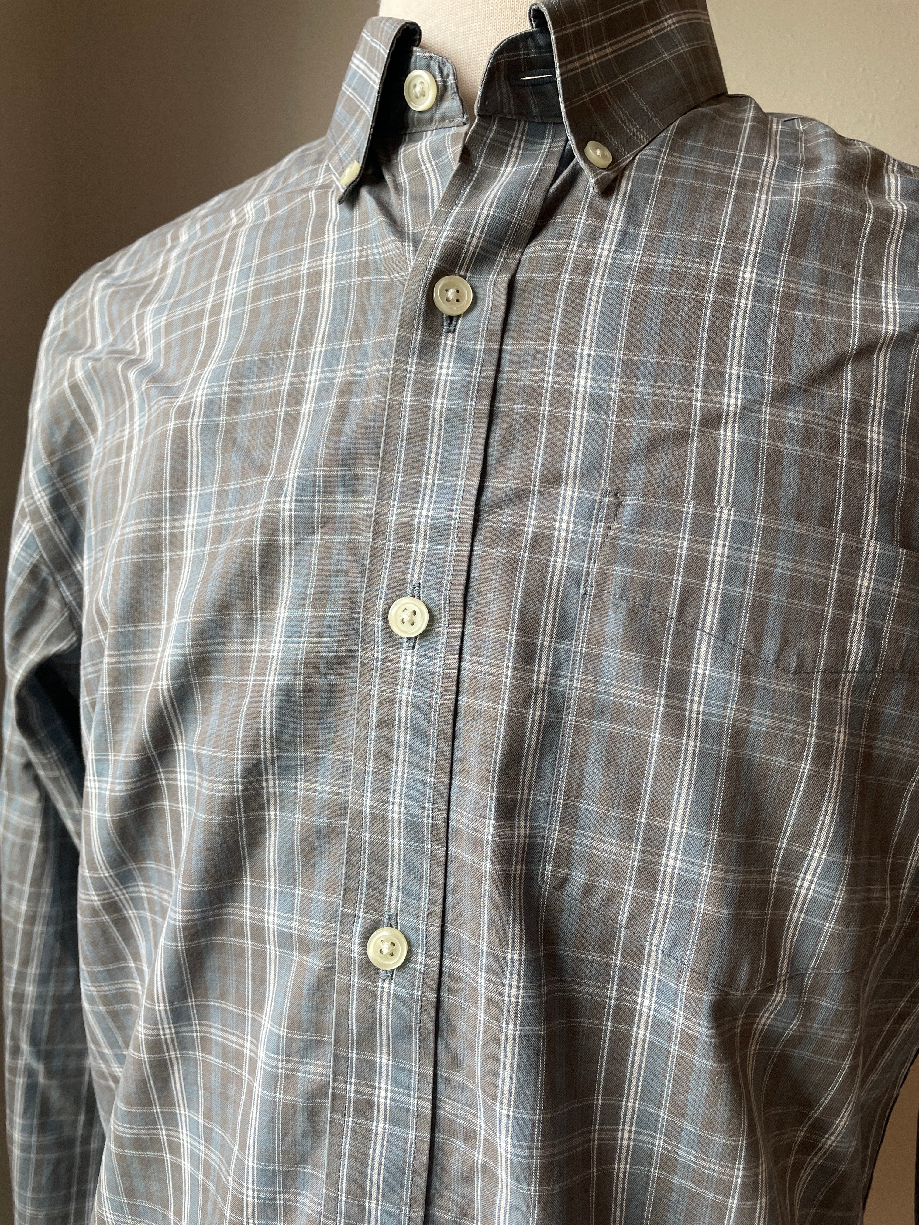 Eddie Bauer Classic Fit Men's Button Down (M)