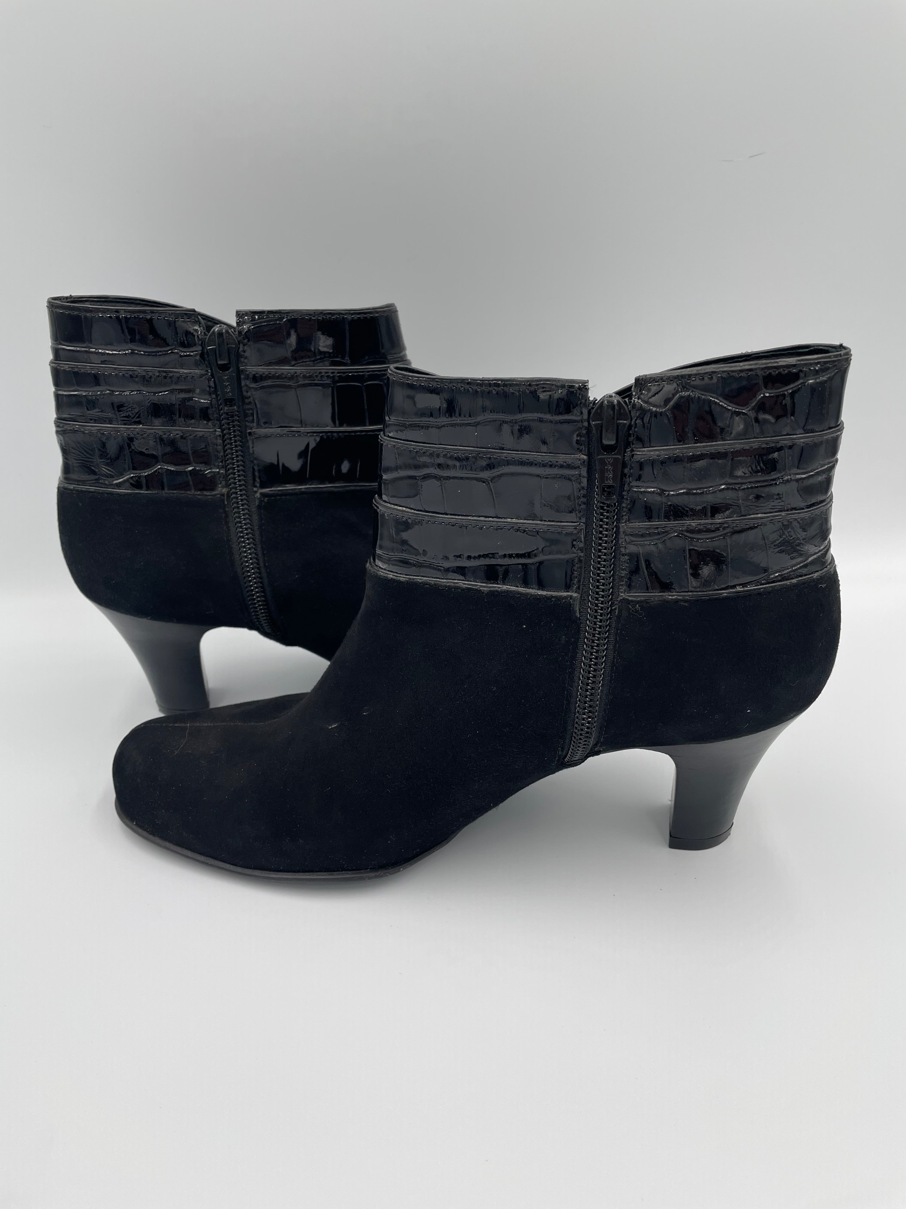 Nurture Women's Heeled Ankle Bootie (7.5)