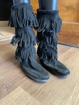 Minnetonka Women's 3 Layer Suede Fringe Boots (9) - BinxBerry Consignment
