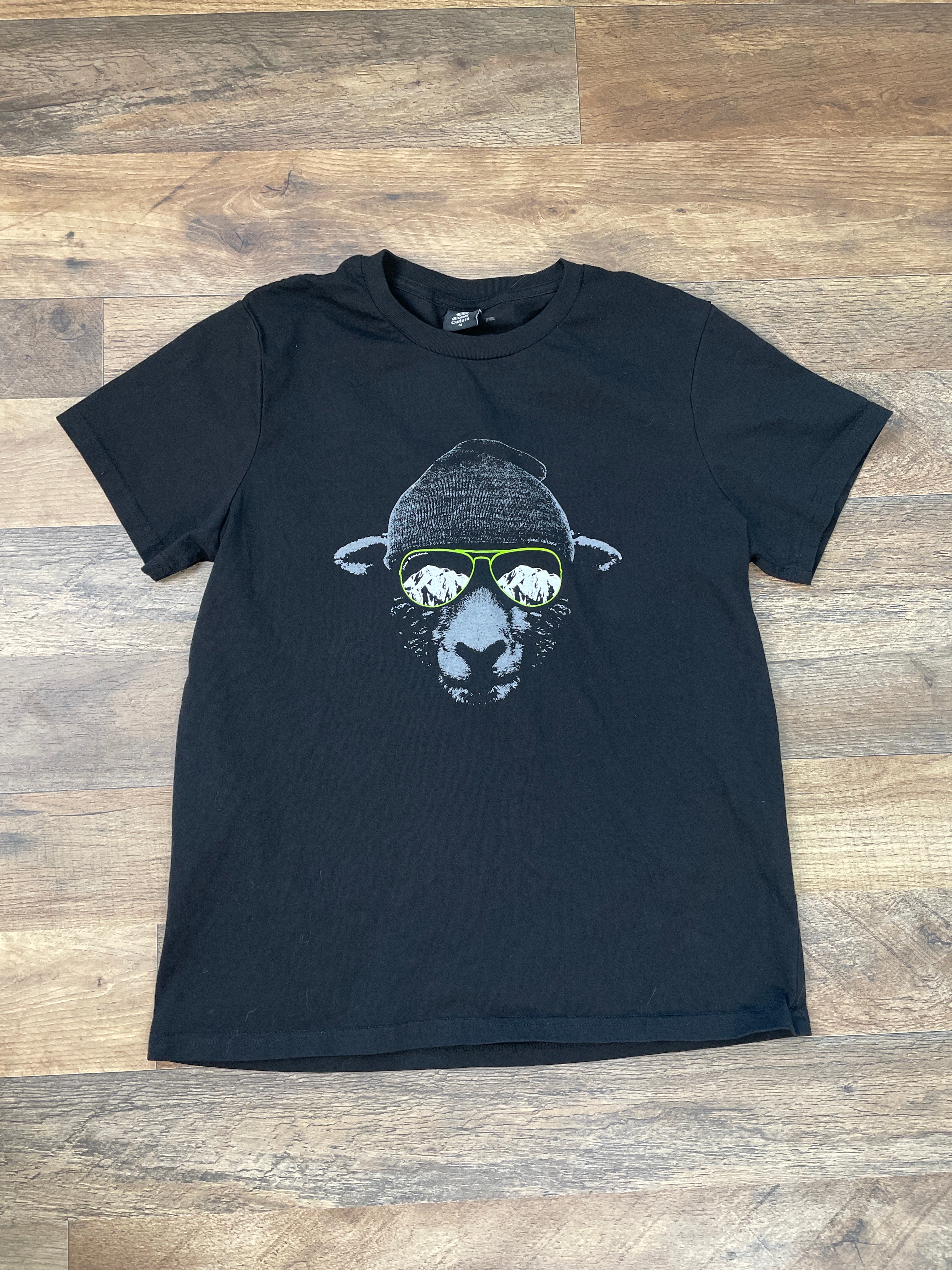 Global Culture New Zealand Bear in Beenie Tee (M) - BinxBerry Consignment