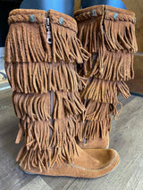 Minnetonka Women's 5 Layer Suede Fringe Western Boots (9) - BinxBerry Consignment