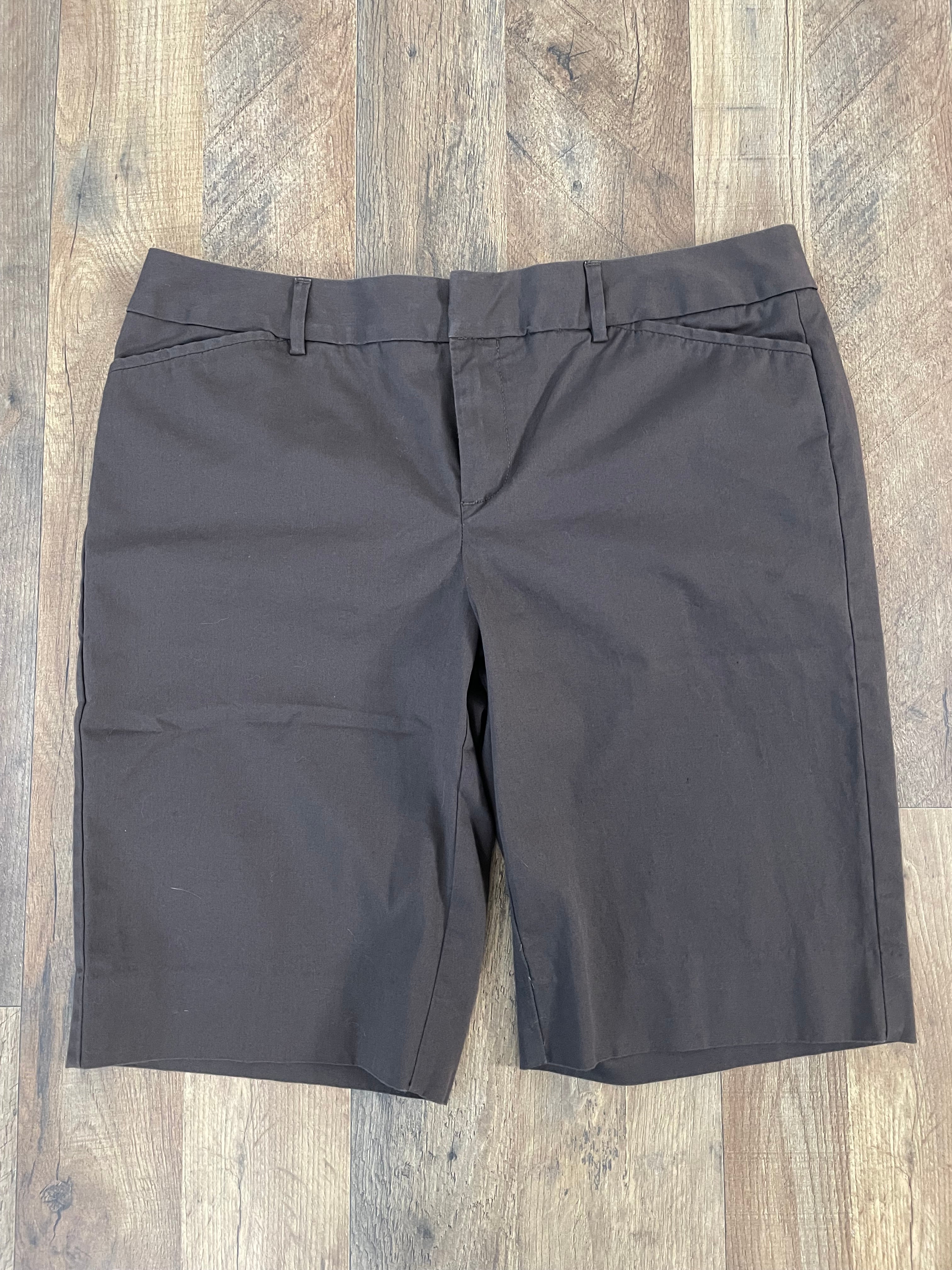 GAP Stretch Women's Bermuda Short (10) - BinxBerry Consignment