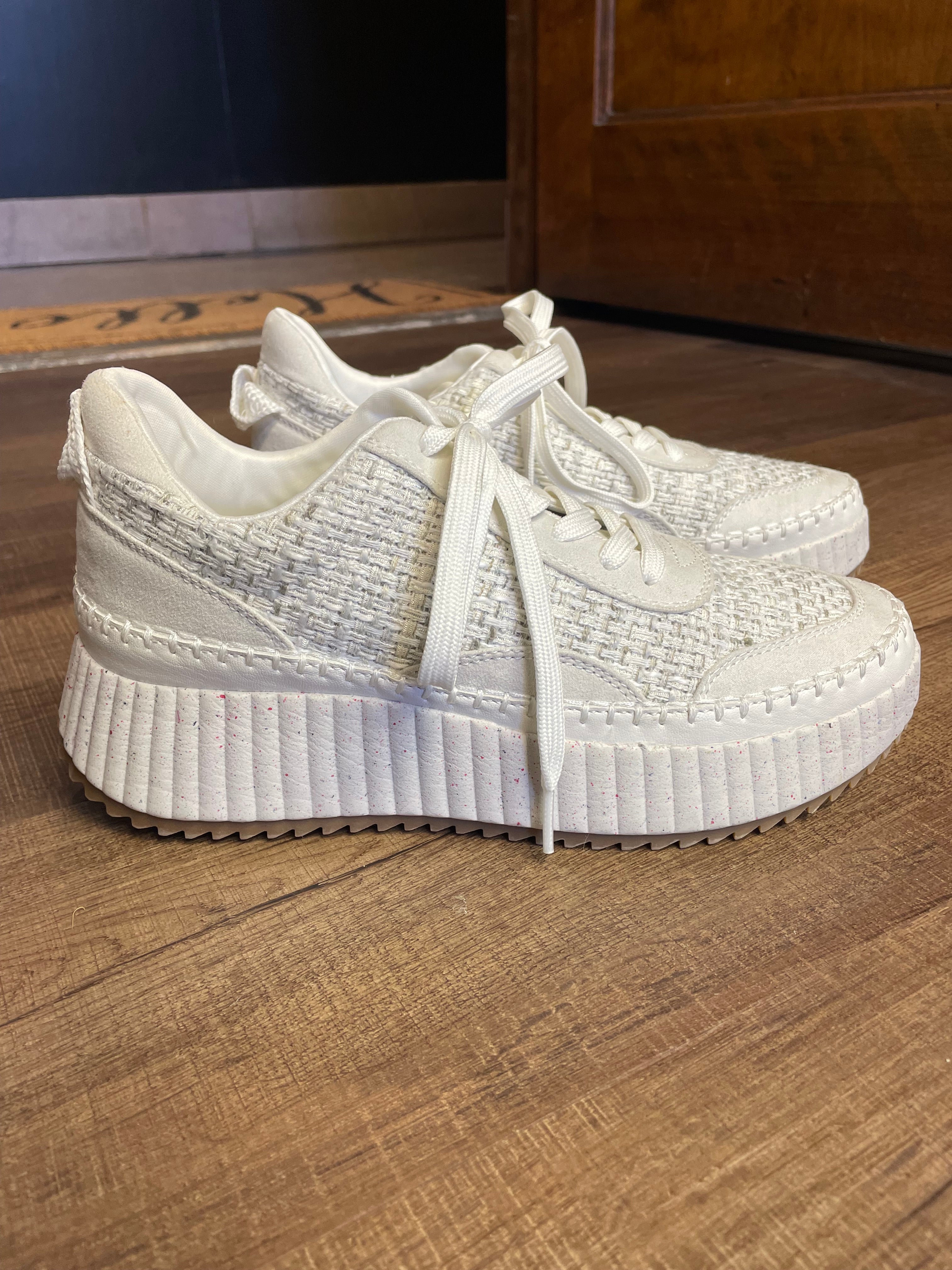 Universal Thread Sneakers (9.5)