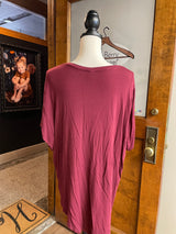 Old Navy Luxe V-Neck Tee in Cranberry (XXL)