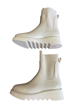 These are Dolce Vita Tropic H2O Rain Boots (9)