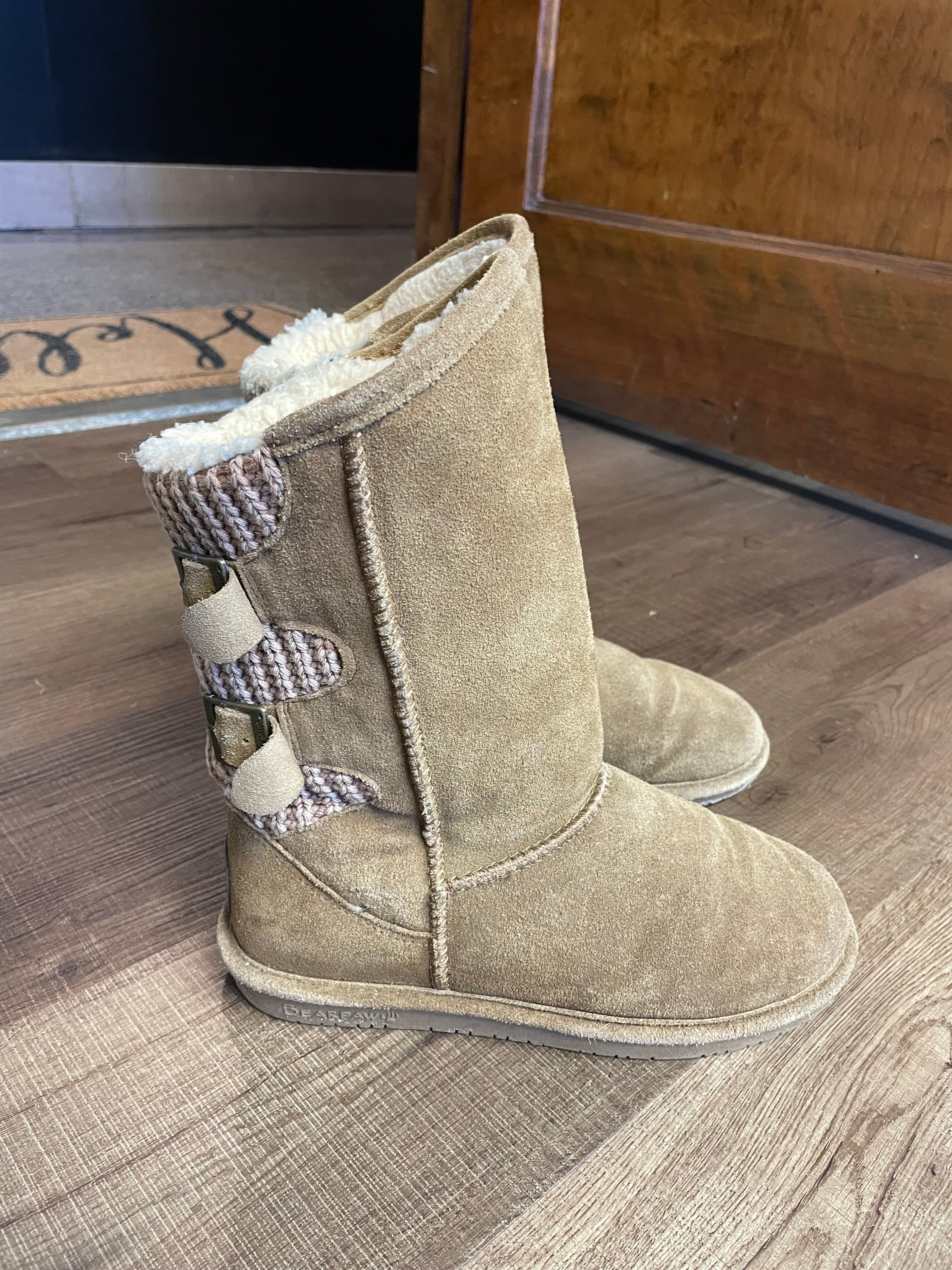 BEARPAW Women's Fur Lined Boots (8)