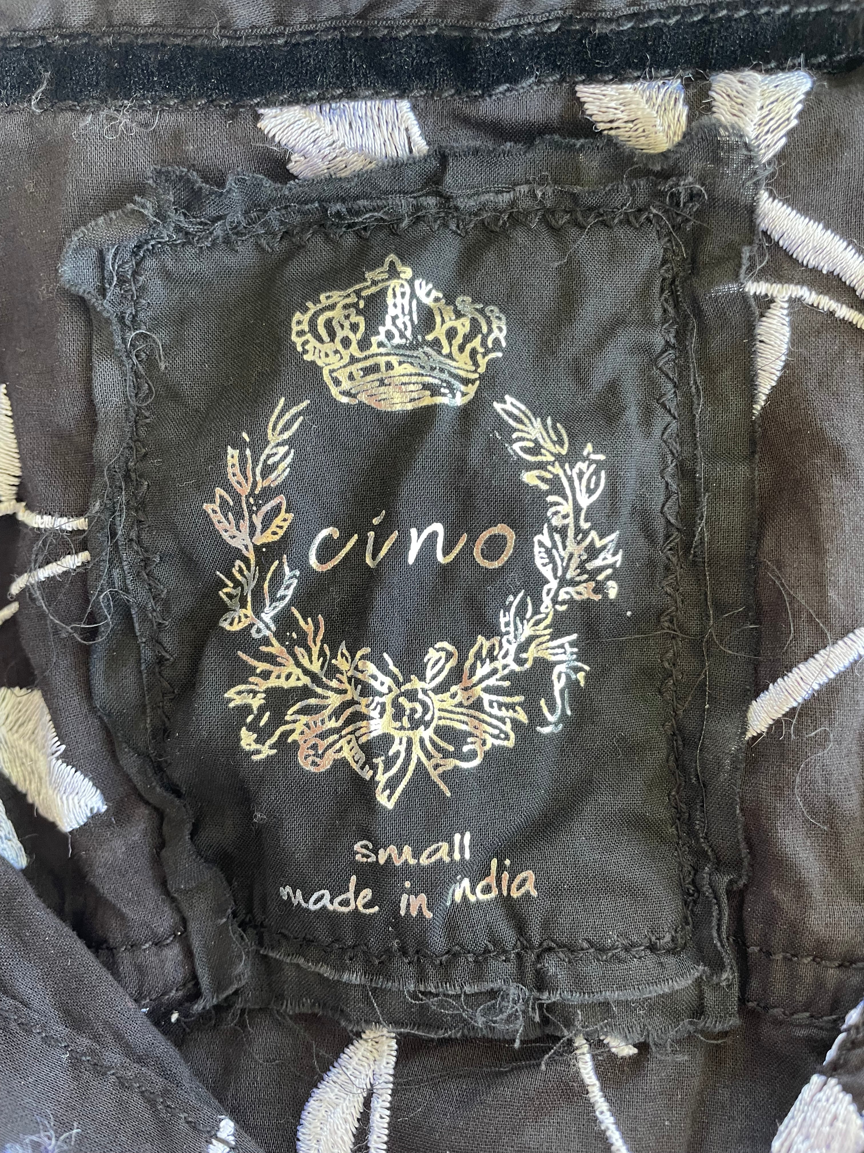 Cino Floral Embroidered Women's Blouse (S) - BinxBerry Consignment