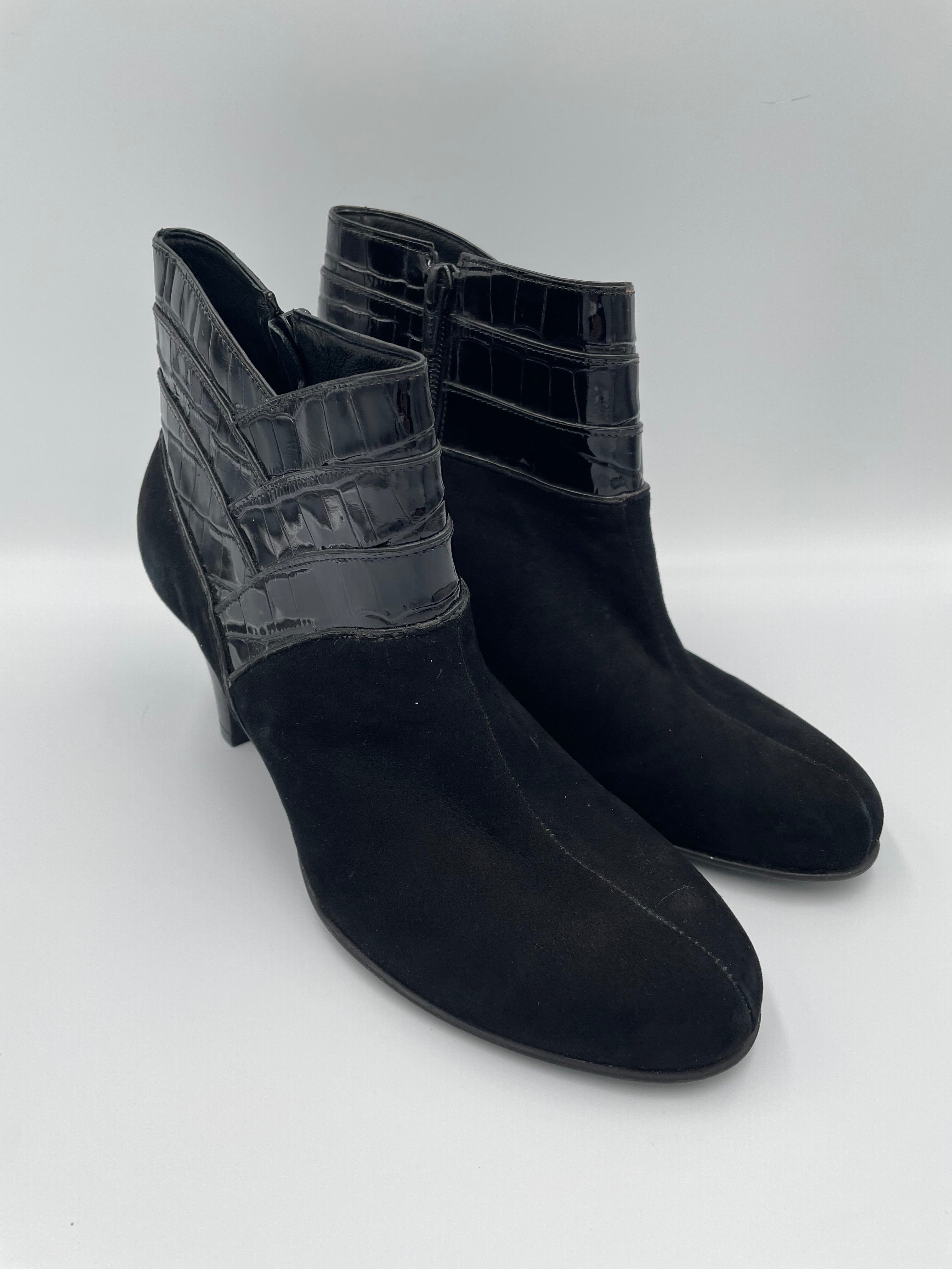Nurture Women's Heeled Ankle Bootie (7.5)