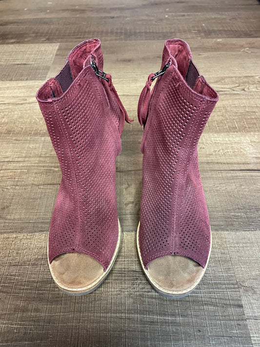 TOMS Majorca Perforated Suede Ankle Boots (W7.5)