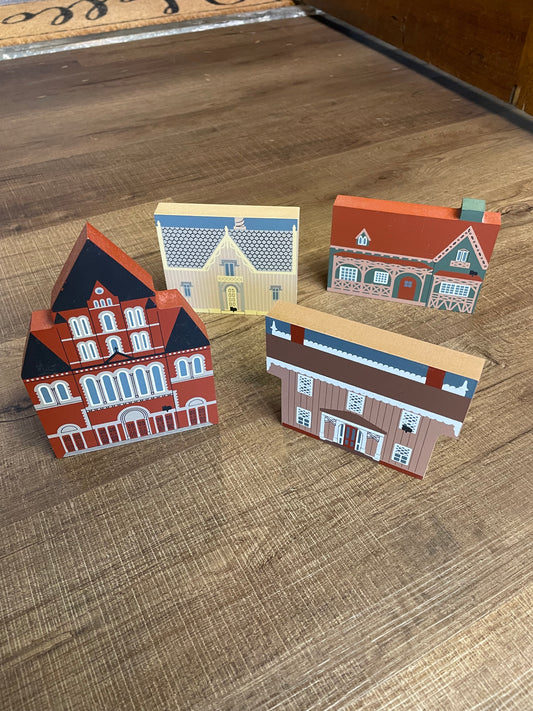 The Cat's Meow Master Builders Collectors (lot of 4)