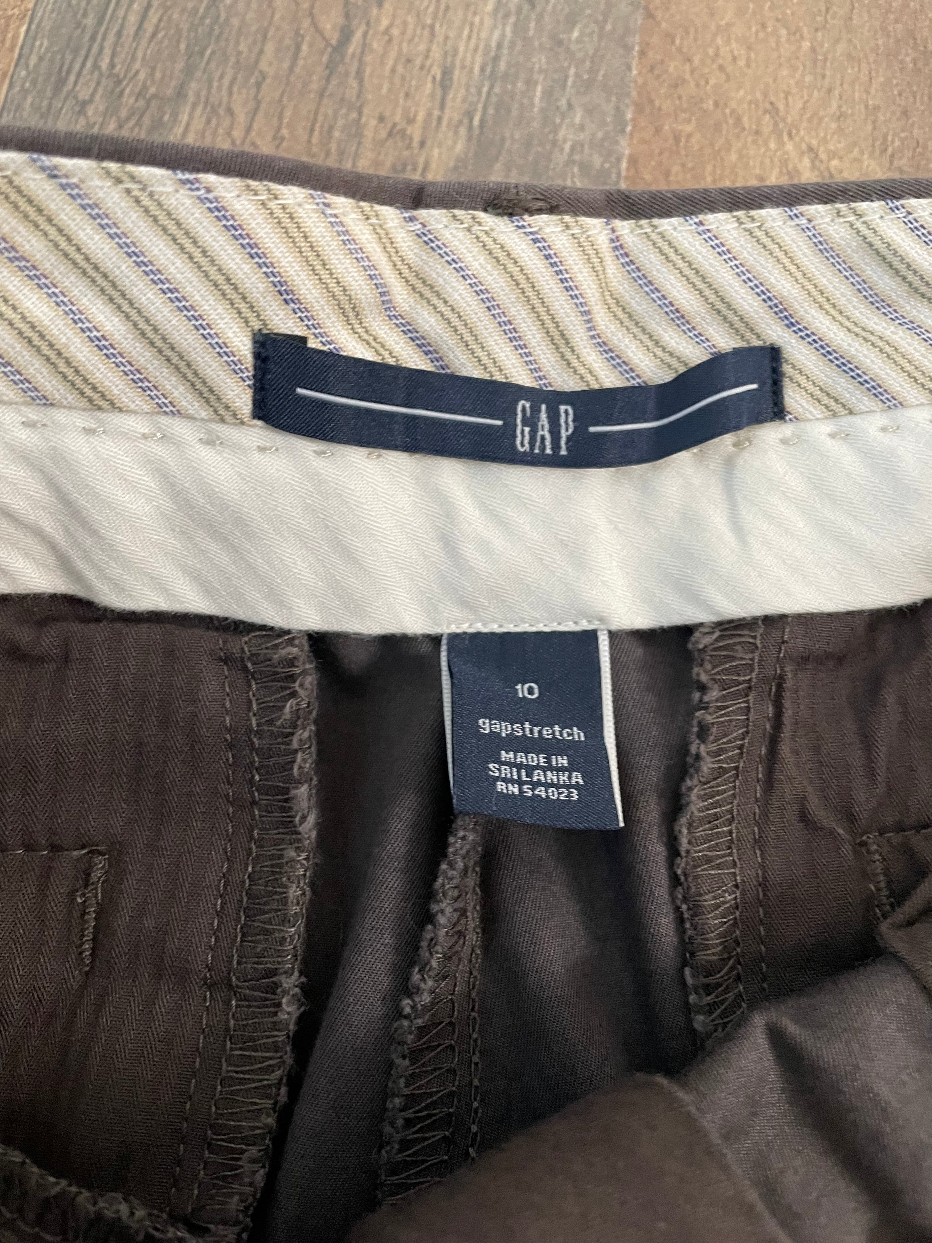 GAP Stretch Women's Bermuda Short (10) - BinxBerry Consignment