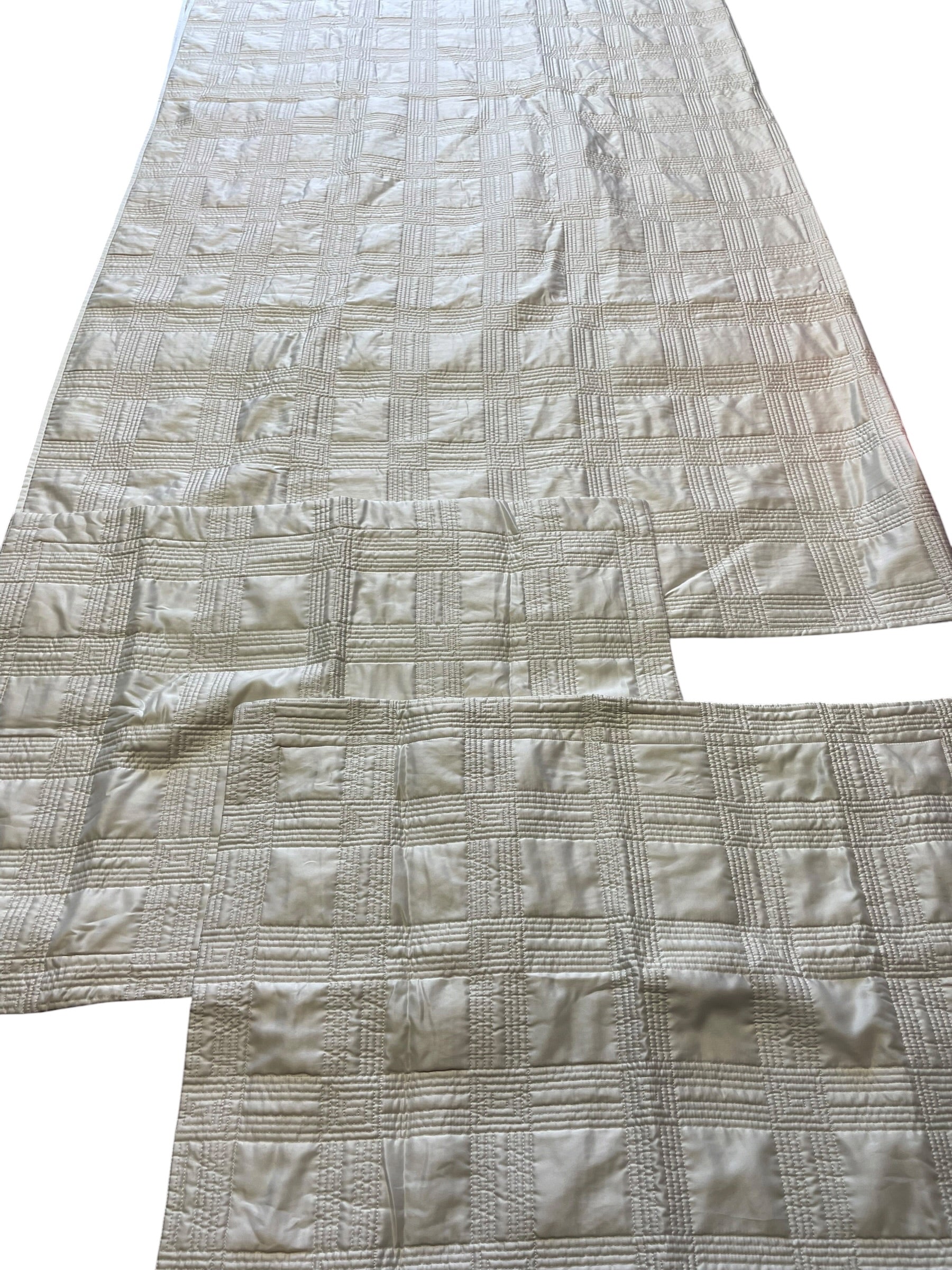 Fieldcrest Luxury Queen Quilt & Standard Shams Ivory