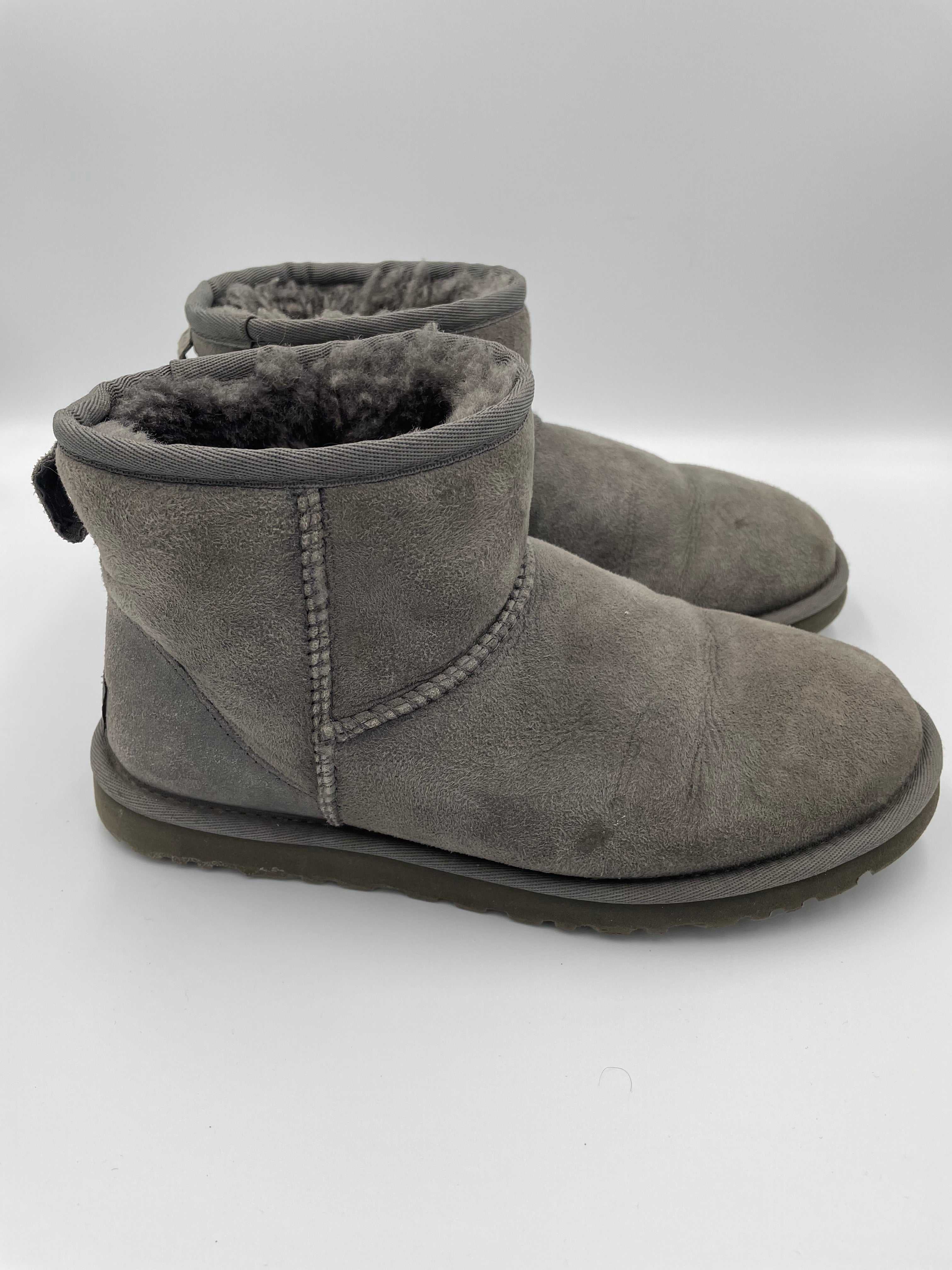 UGG Australia Classic Women's Mini Boots (6) - BinxBerry Consignment