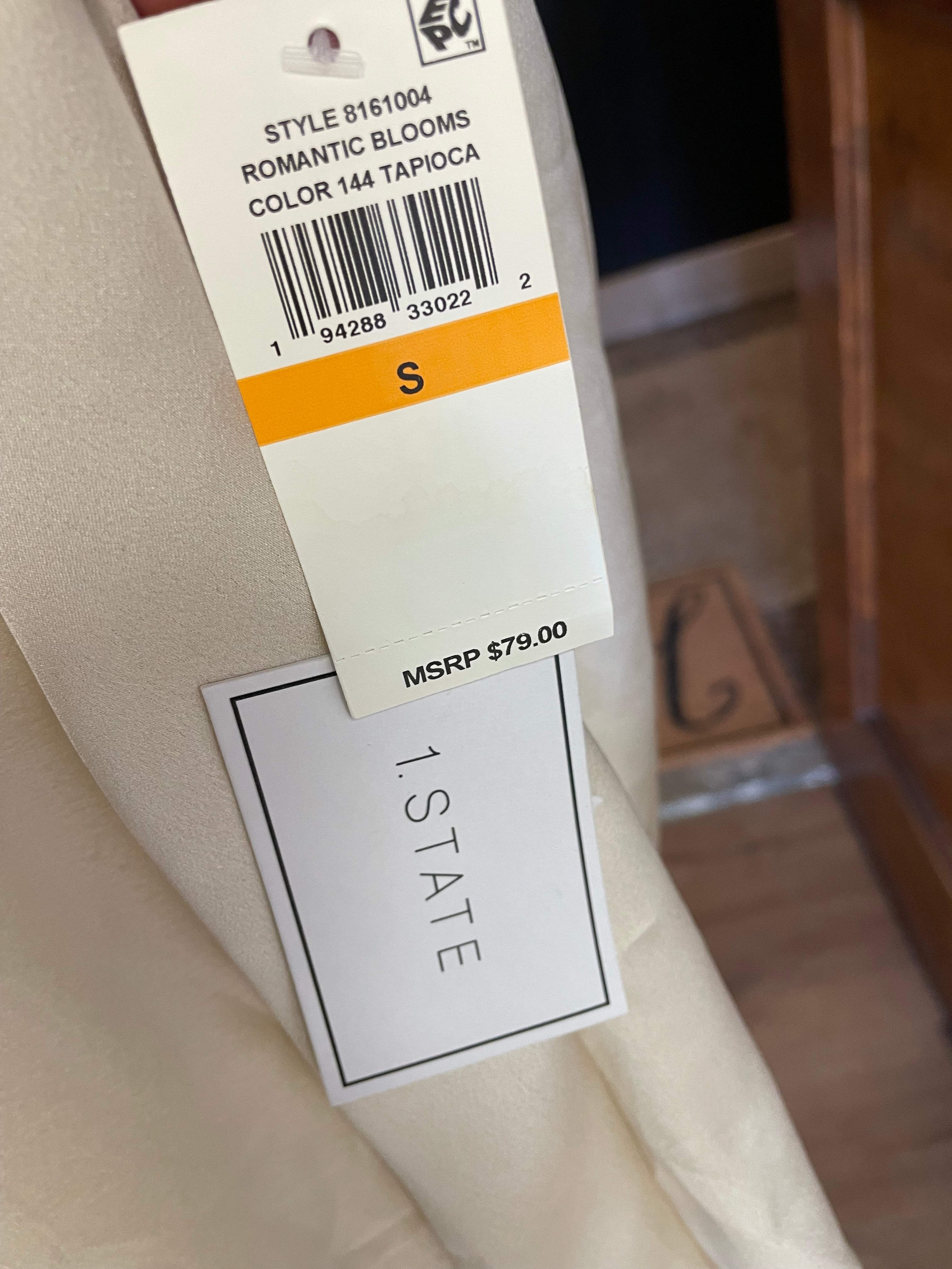 1. State NWT Romantic Blooms Top in Tapioca (S) - BinxBerry Consignment