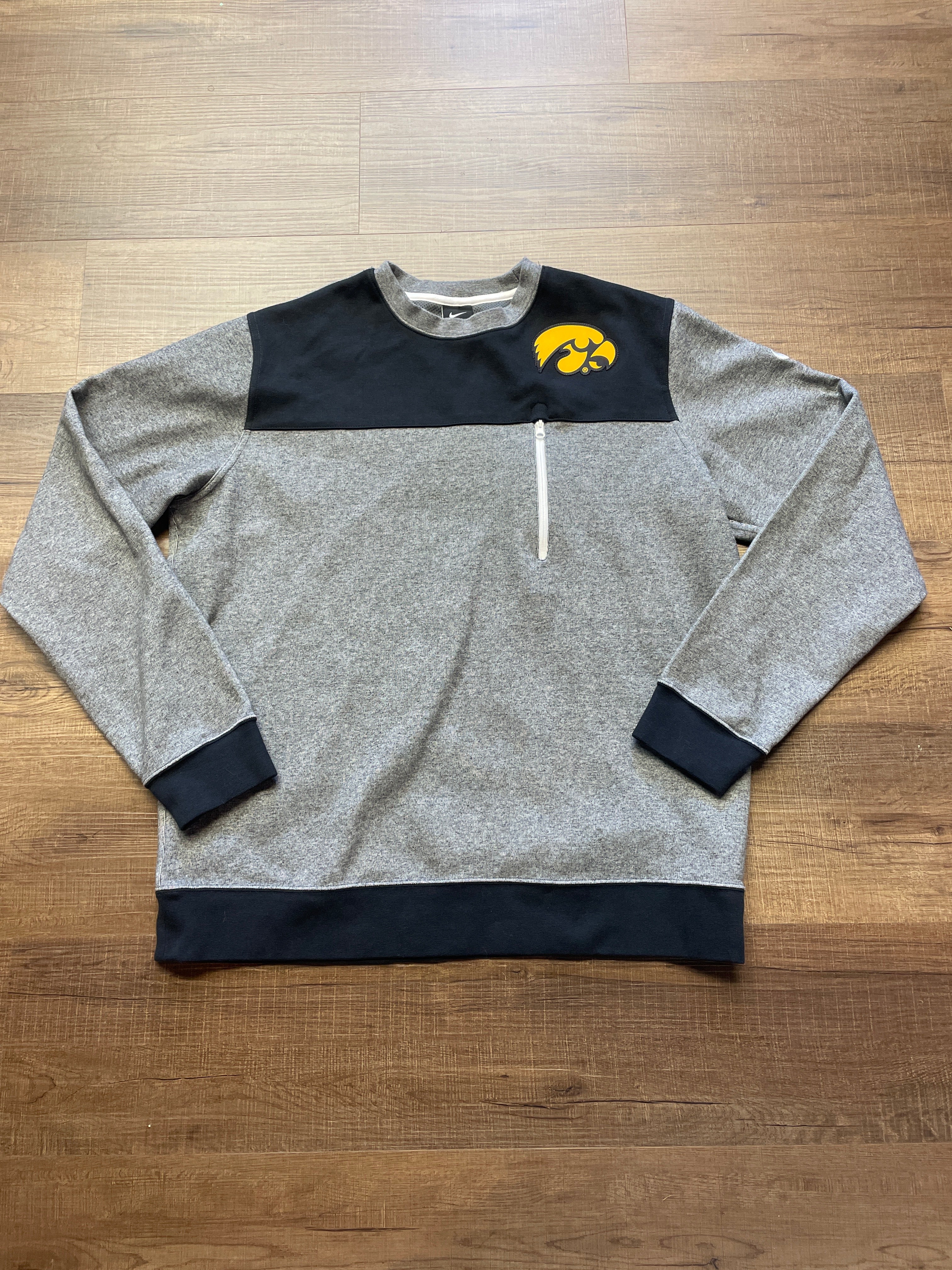 Nike Men's Iowa Hawkeye Sweatshirt (XL)