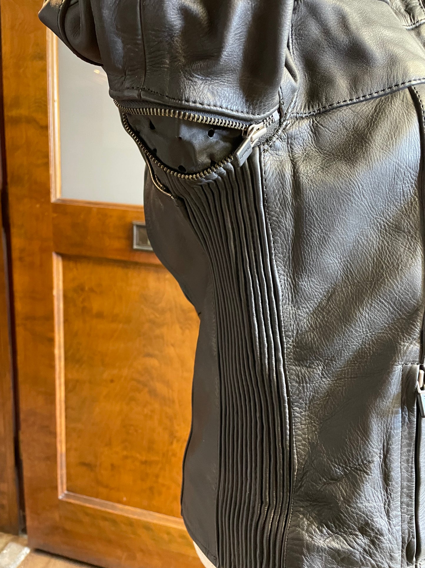 Milwaukee Women's Leather Motorcycle Jacket (M)