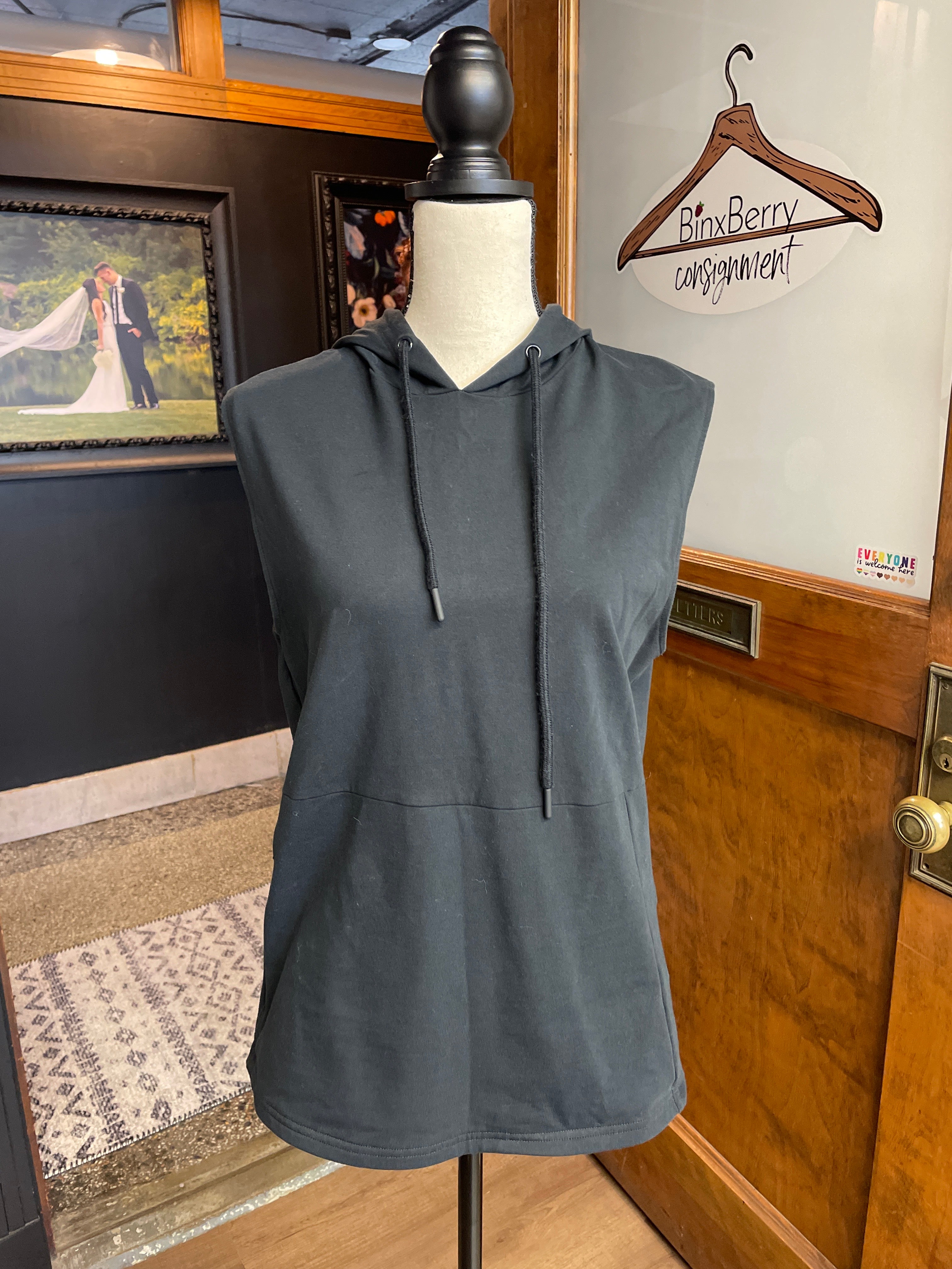 Zyia Active Women's Fighter Sleeveless Hoodie Top (M)