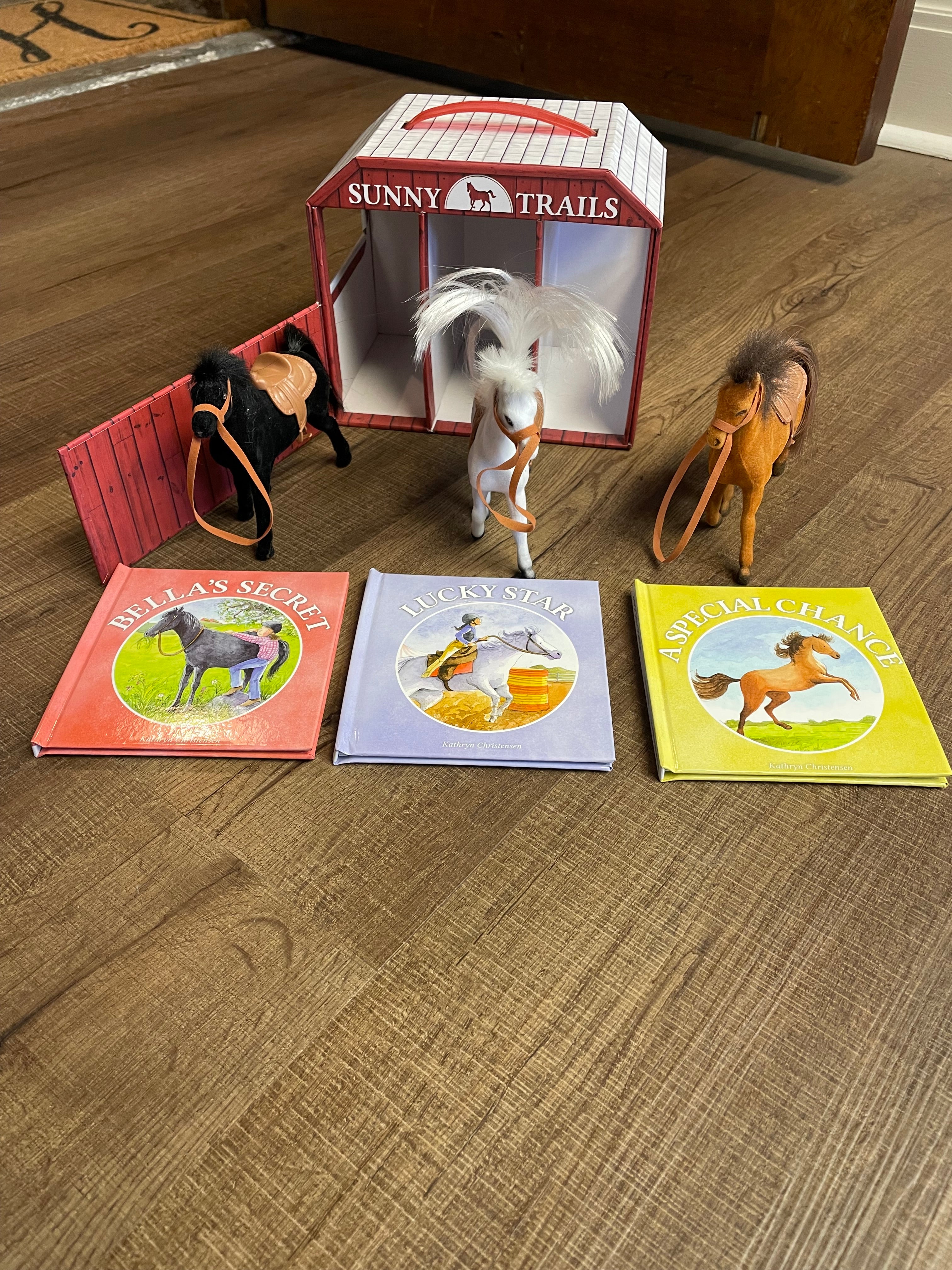 Sunny Trails Farms Horse Stable and Book Set