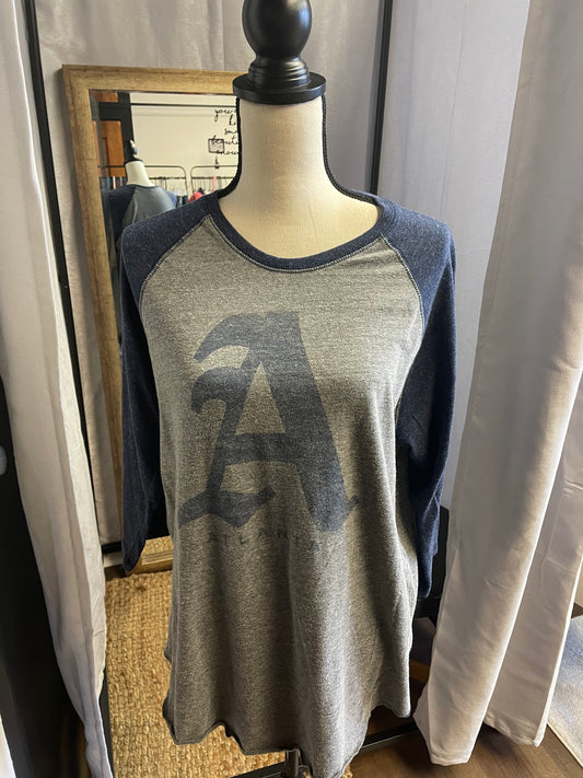Atlanta Braves Long Sleeved T-Shirt (XL)