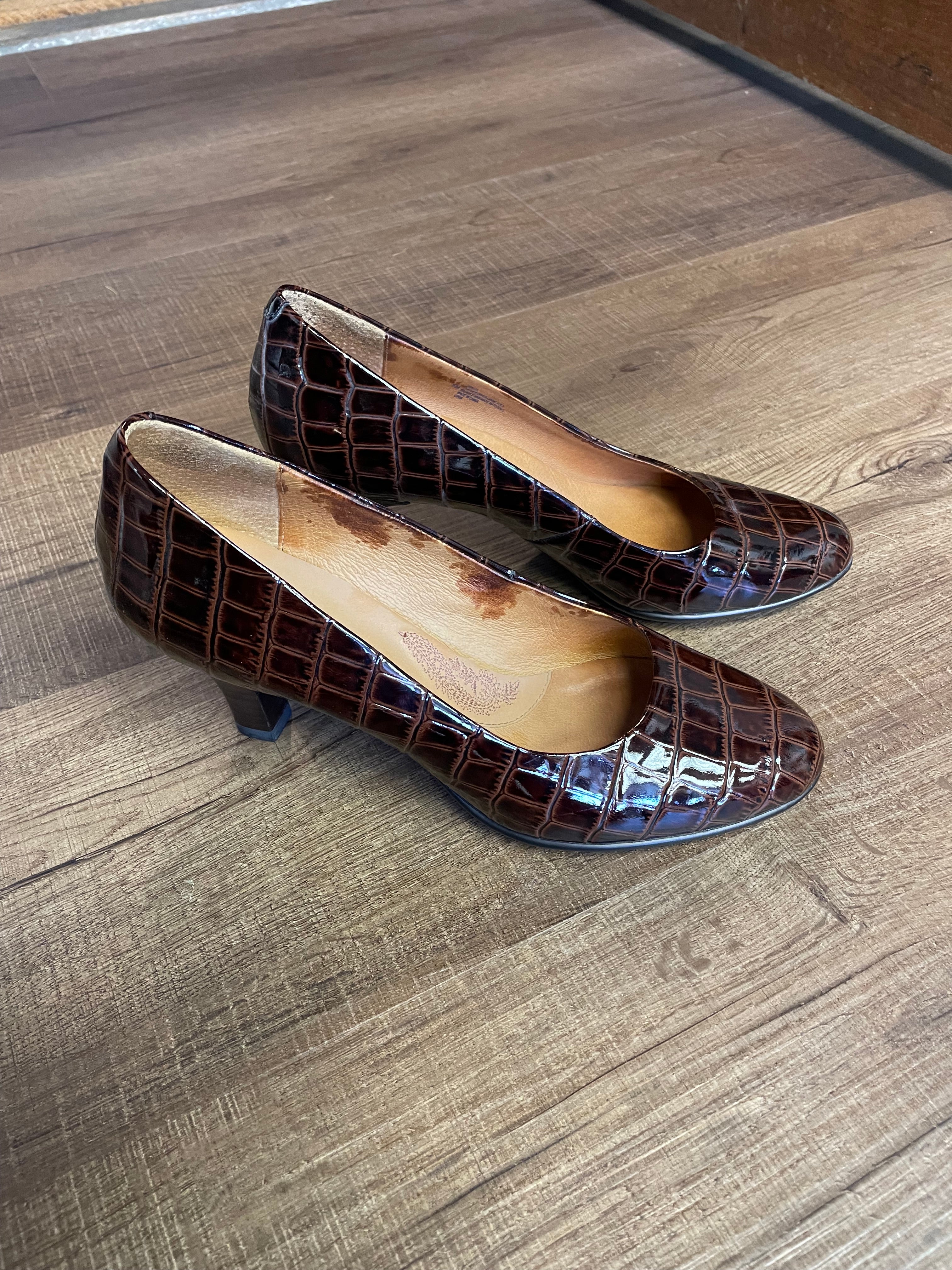 Sofft Brown Alligator Print Heels (8M)