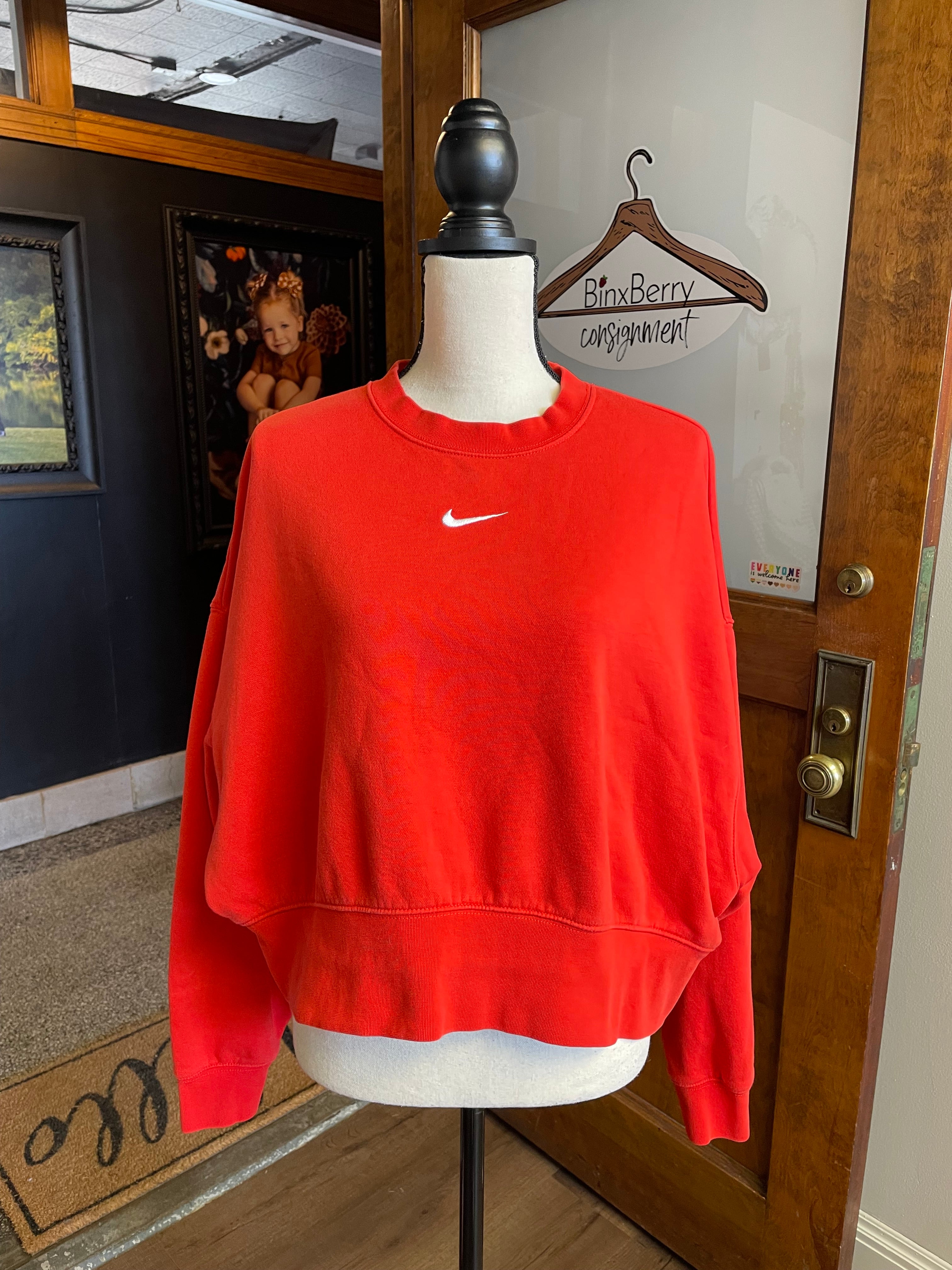 Nike Women's Cropped Off Shoulder Sweatshirt (S) - BinxBerry Consignment