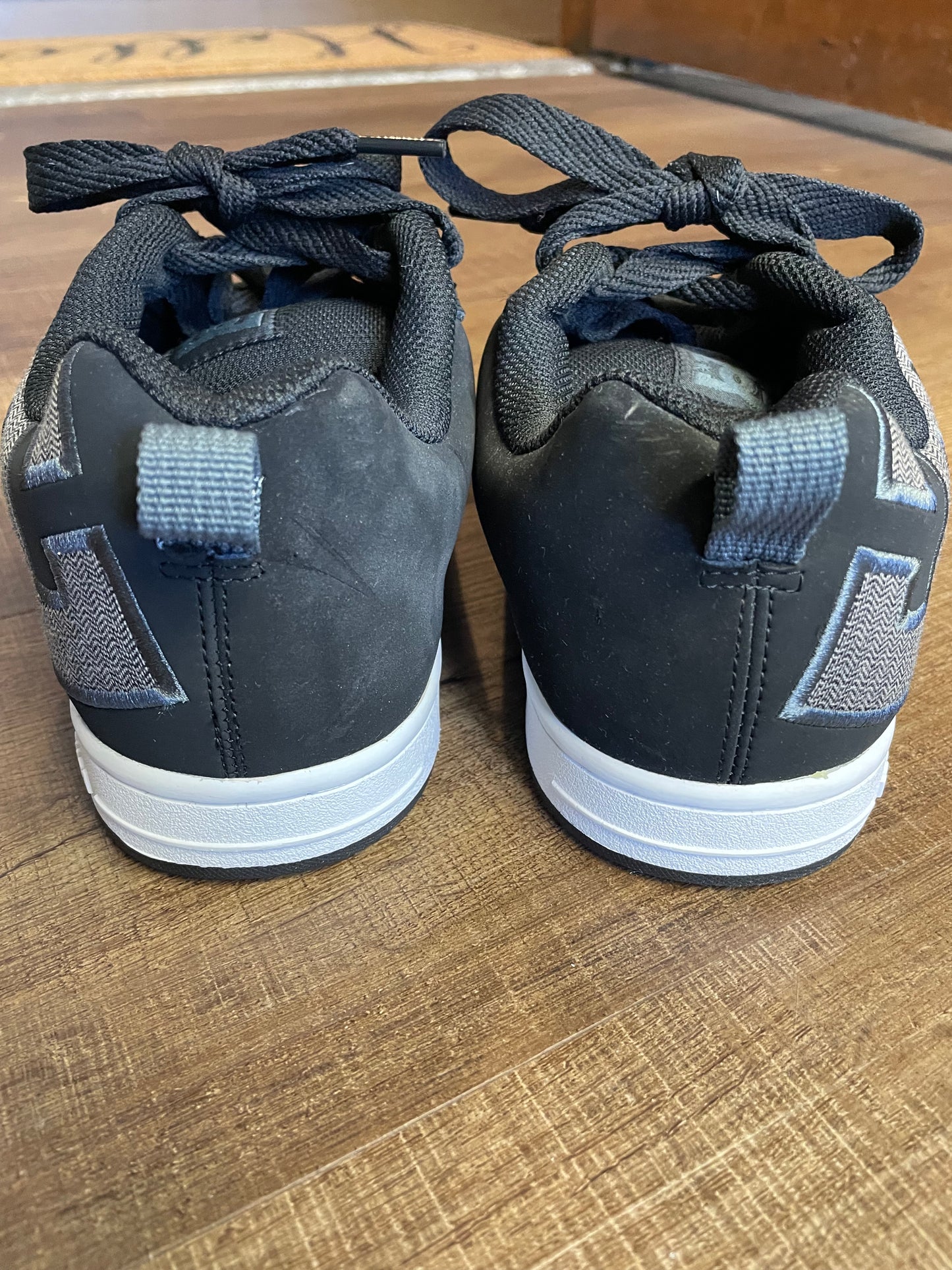 DC Men's Court Graffik Casual Skate Shoe (8)