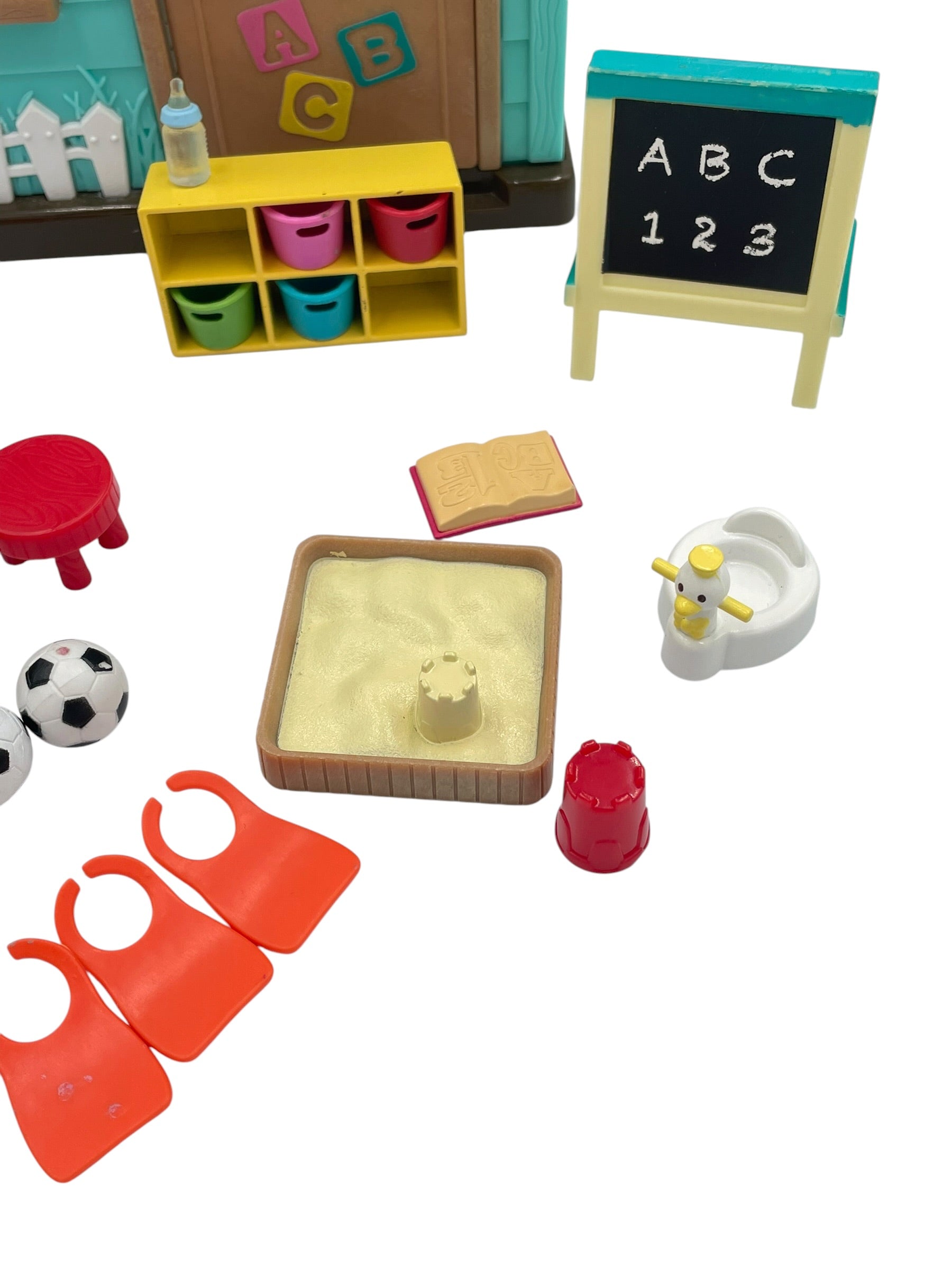 Li'l Woodzeez Luvs & Hugs Daycare Playset - BinxBerry Consignment