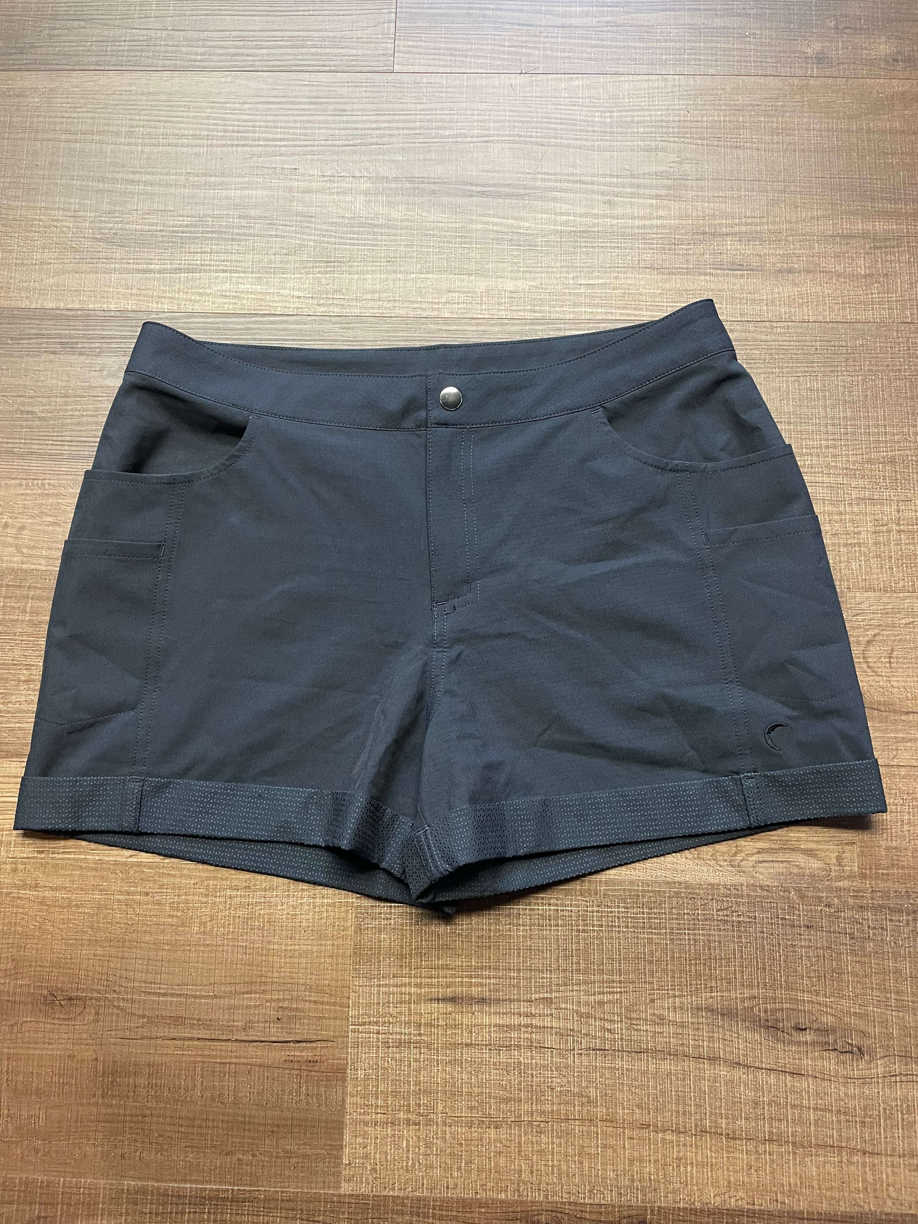 Zyia Active Women's Cuffed Shorts (L)